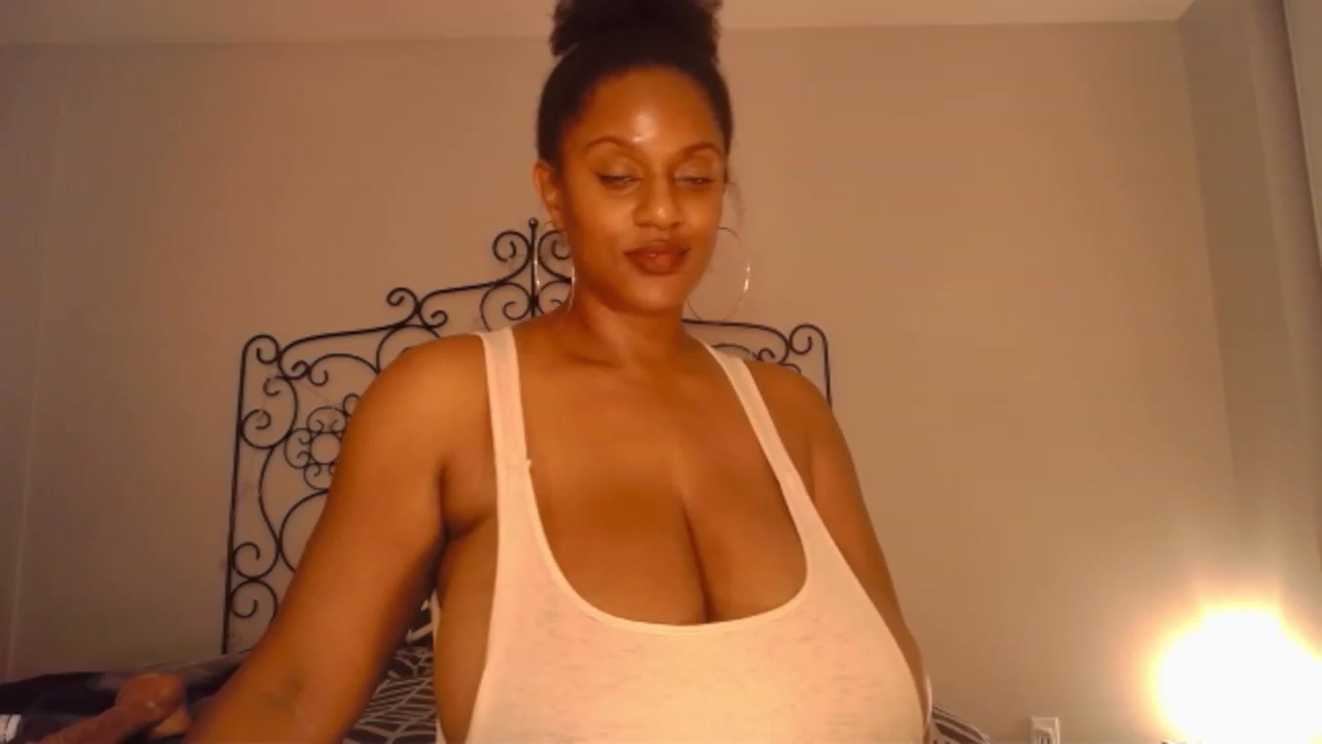 Gallery image thumbnail from TheIconicGirl's myfreecams stream on, 12/01/2022, 17:42 image 20 of 20