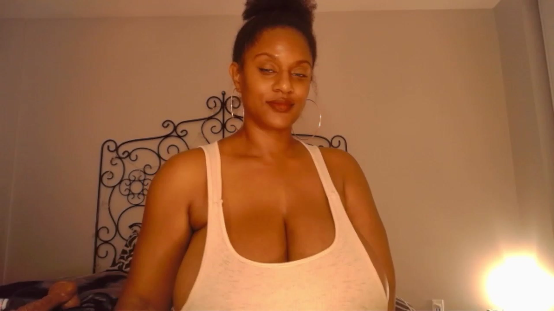 Gallery image thumbnail from TheIconicGirl's myfreecams stream on, 12/01/2022, 17:42 image 6 of 20