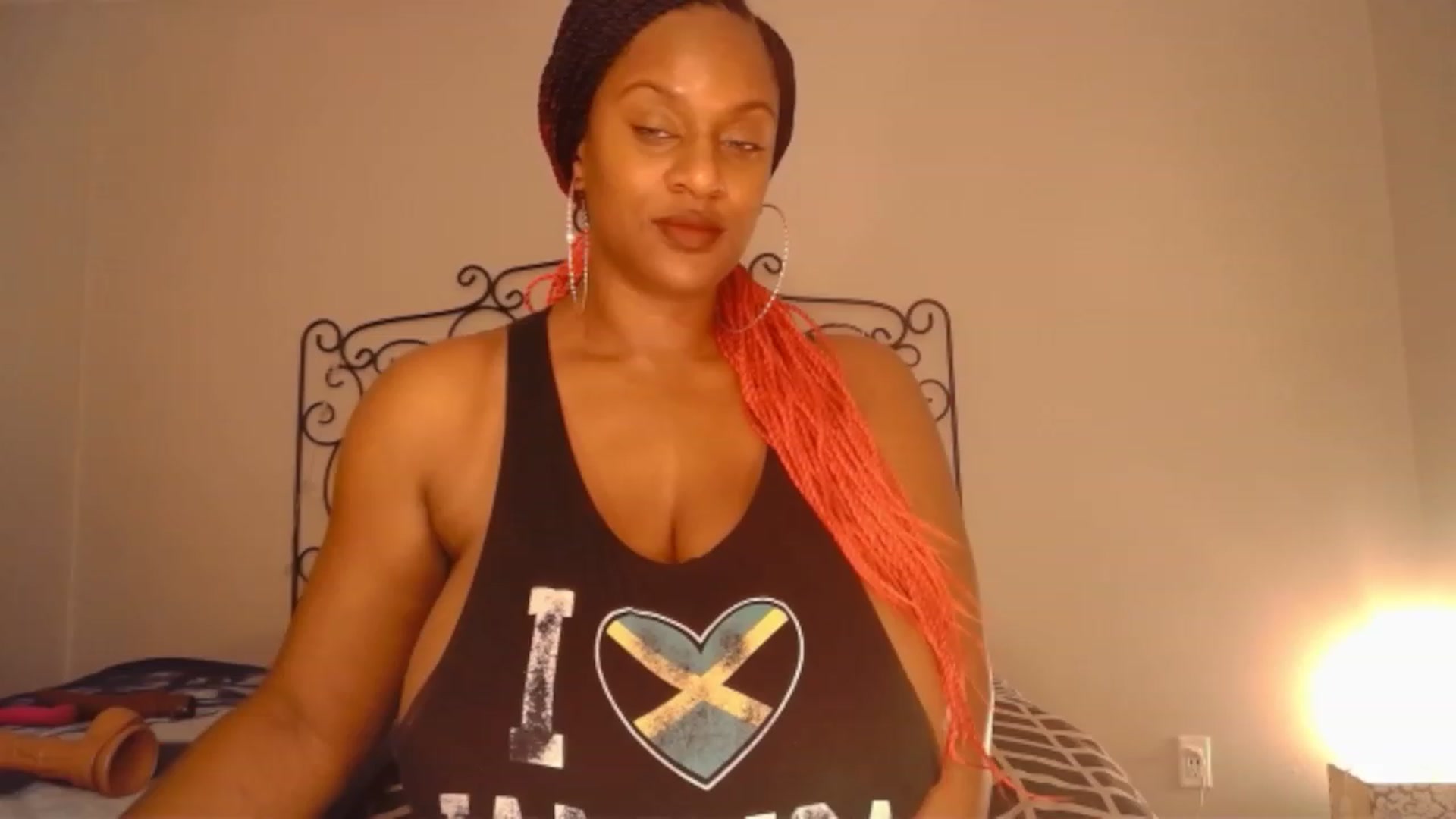 Gallery image thumbnail from TheIconicGirl's myfreecams stream on, 12/06/2022, 13:17 image 10 of 20
