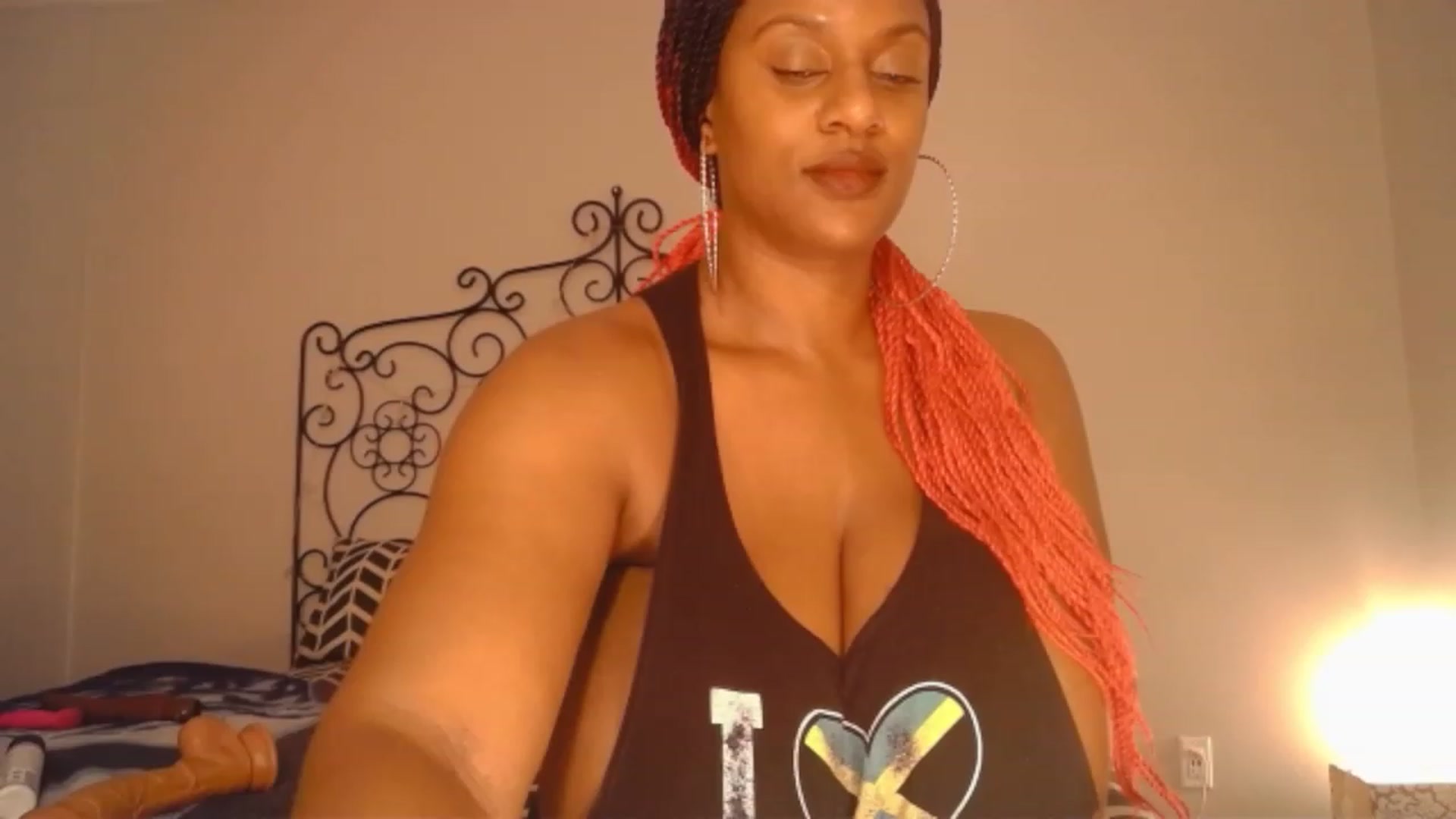 Gallery image thumbnail from TheIconicGirl's myfreecams stream on, 12/06/2022, 14:07 image 14 of 20