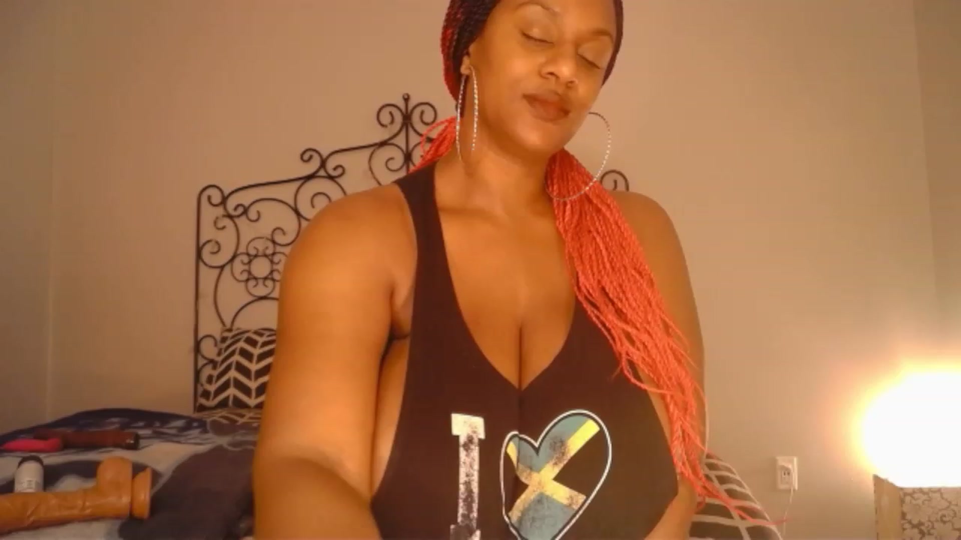 Gallery image thumbnail from TheIconicGirl's myfreecams stream on, 12/06/2022, 14:53 image 12 of 20