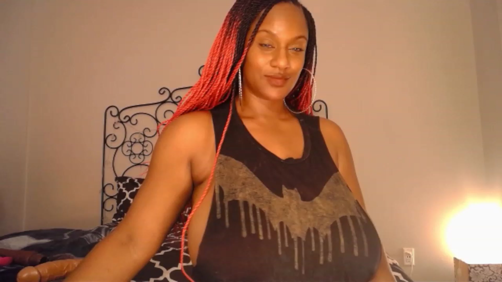 Gallery image thumbnail from TheIconicGirl's myfreecams stream on, 12/08/2022, 18:24 image 14 of 20