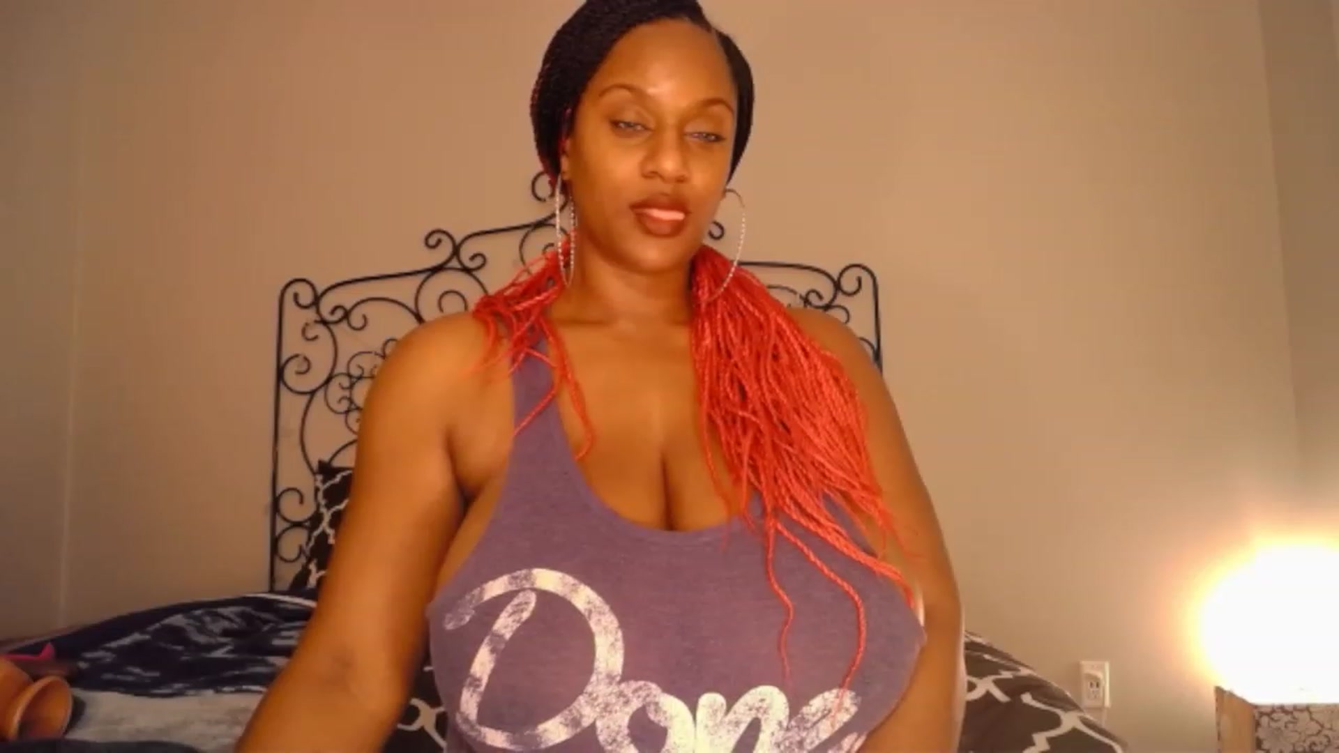 Gallery image thumbnail from TheIconicGirl's myfreecams stream on, 12/10/2022, 13:29 image 17 of 20
