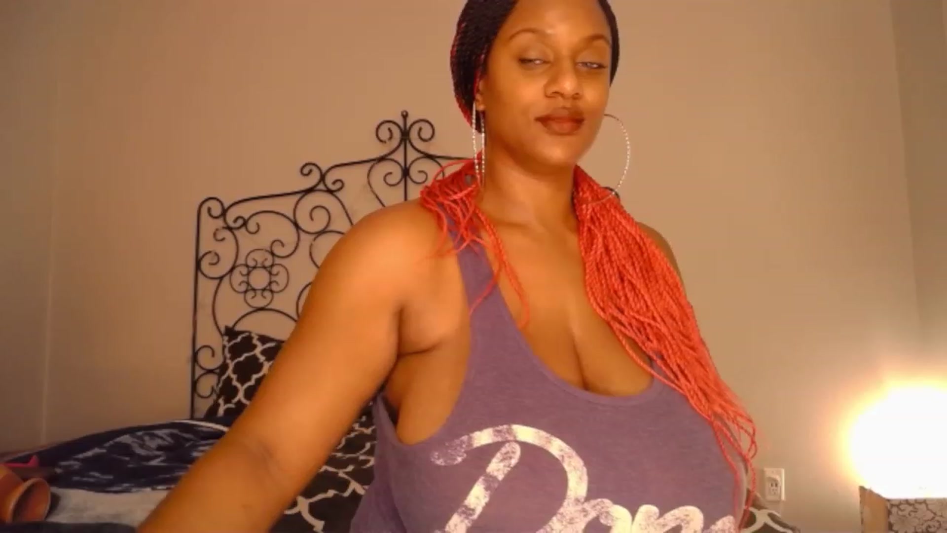 Gallery image thumbnail from TheIconicGirl's myfreecams stream on, 12/10/2022, 13:29 image 15 of 20