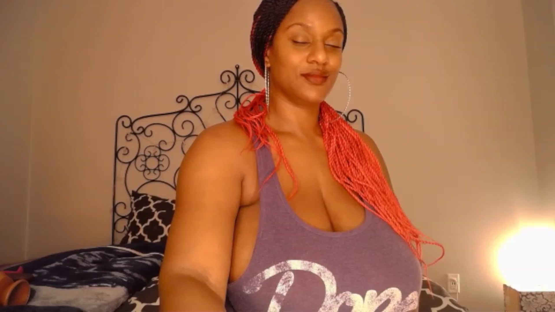 Gallery image thumbnail from TheIconicGirl's myfreecams stream on, 12/10/2022, 13:29 image 12 of 20