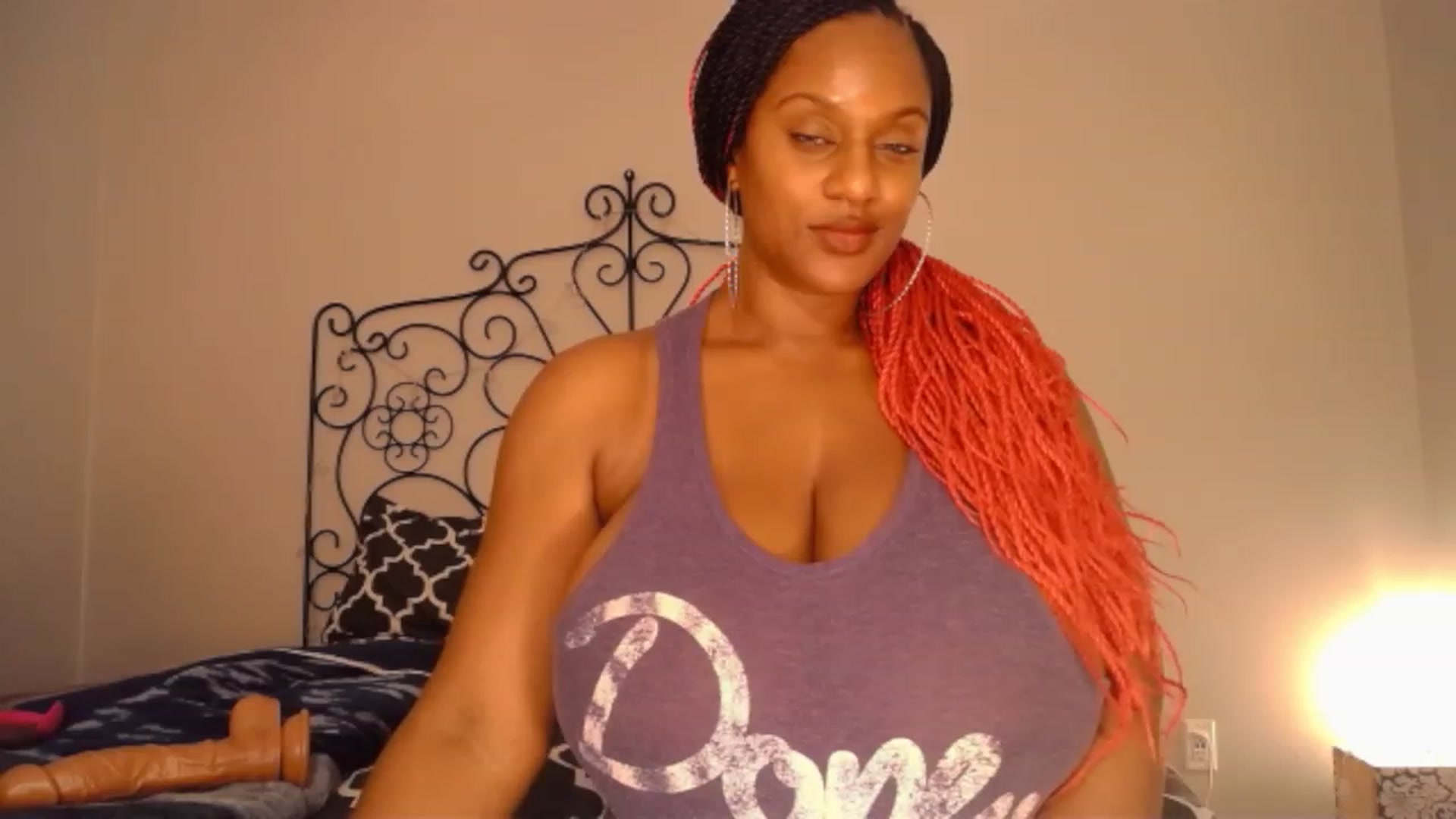 Gallery image thumbnail from TheIconicGirl's myfreecams stream on, 12/10/2022, 17:38 image 7 of 20