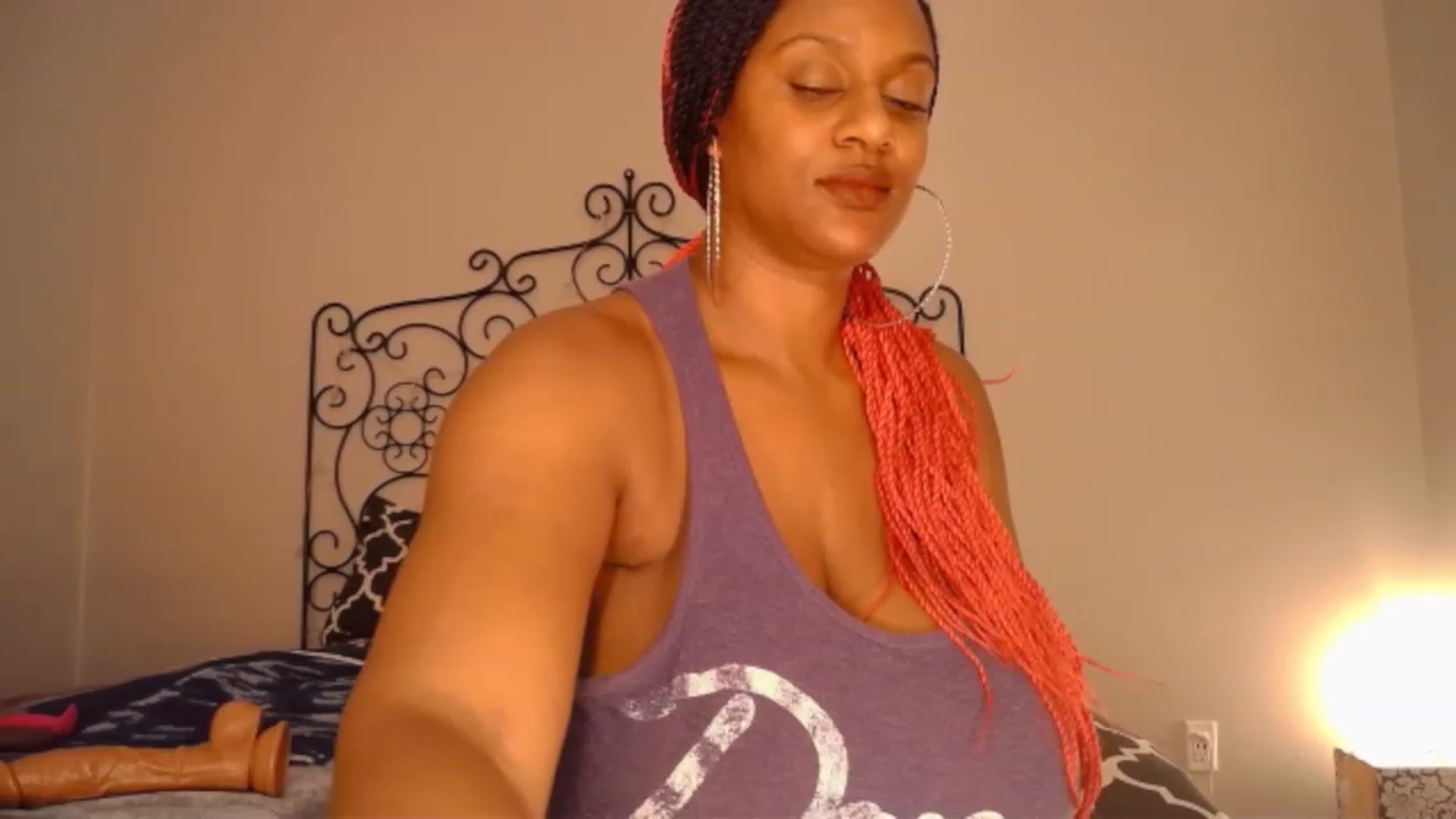 Gallery image thumbnail from TheIconicGirl's myfreecams stream on, 12/10/2022, 18:08 image 13 of 20