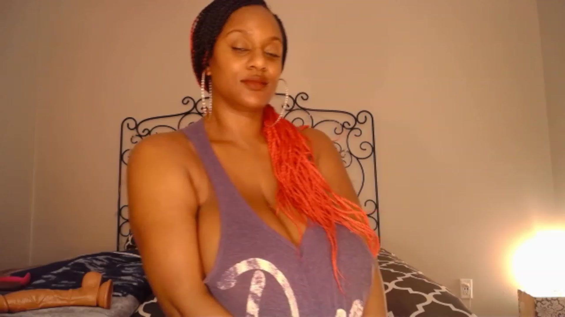 Gallery image thumbnail from TheIconicGirl's myfreecams stream on, 12/10/2022, 18:08 image 15 of 20