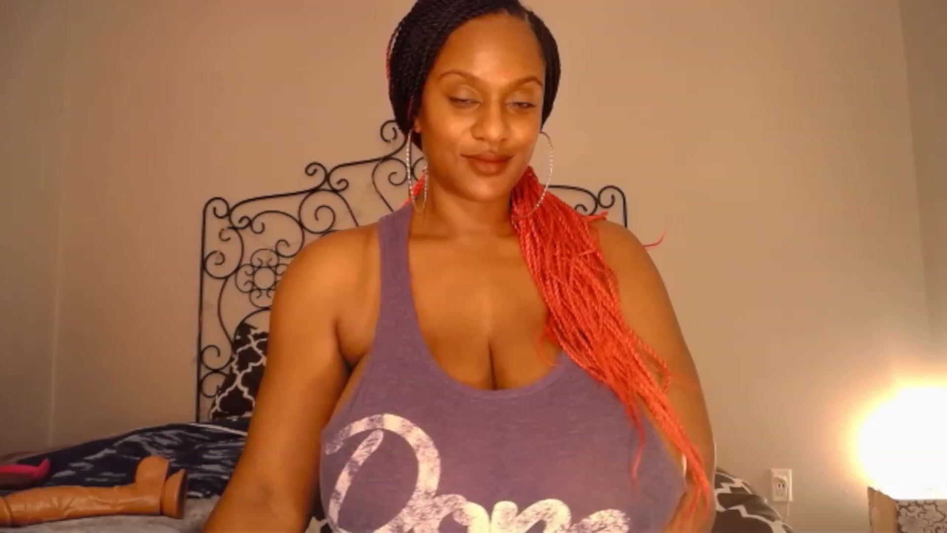 Gallery image thumbnail from TheIconicGirl's myfreecams stream on, 12/10/2022, 18:08 image 3 of 20