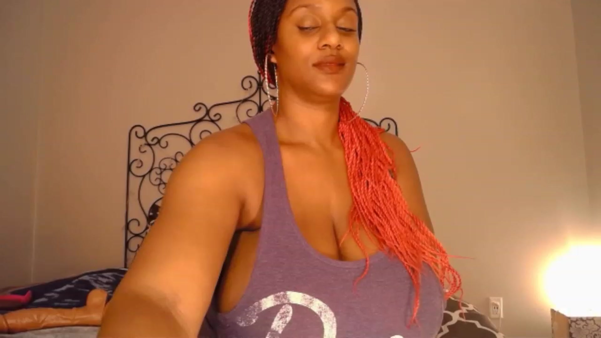 Gallery image thumbnail from TheIconicGirl's myfreecams stream on, 12/10/2022, 18:08 image 18 of 20