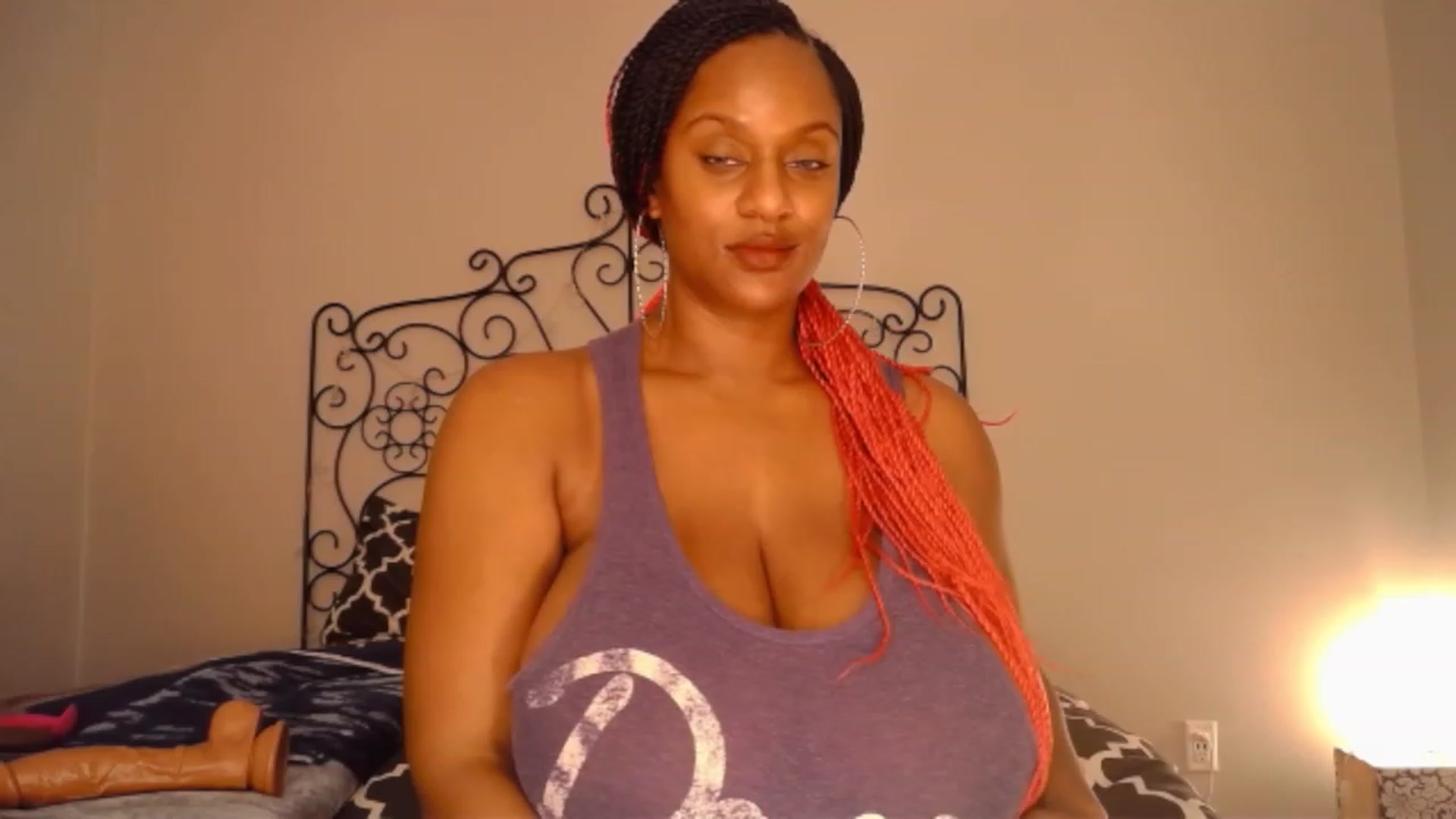Gallery image thumbnail from TheIconicGirl's myfreecams stream on, 12/10/2022, 18:08 image 9 of 20