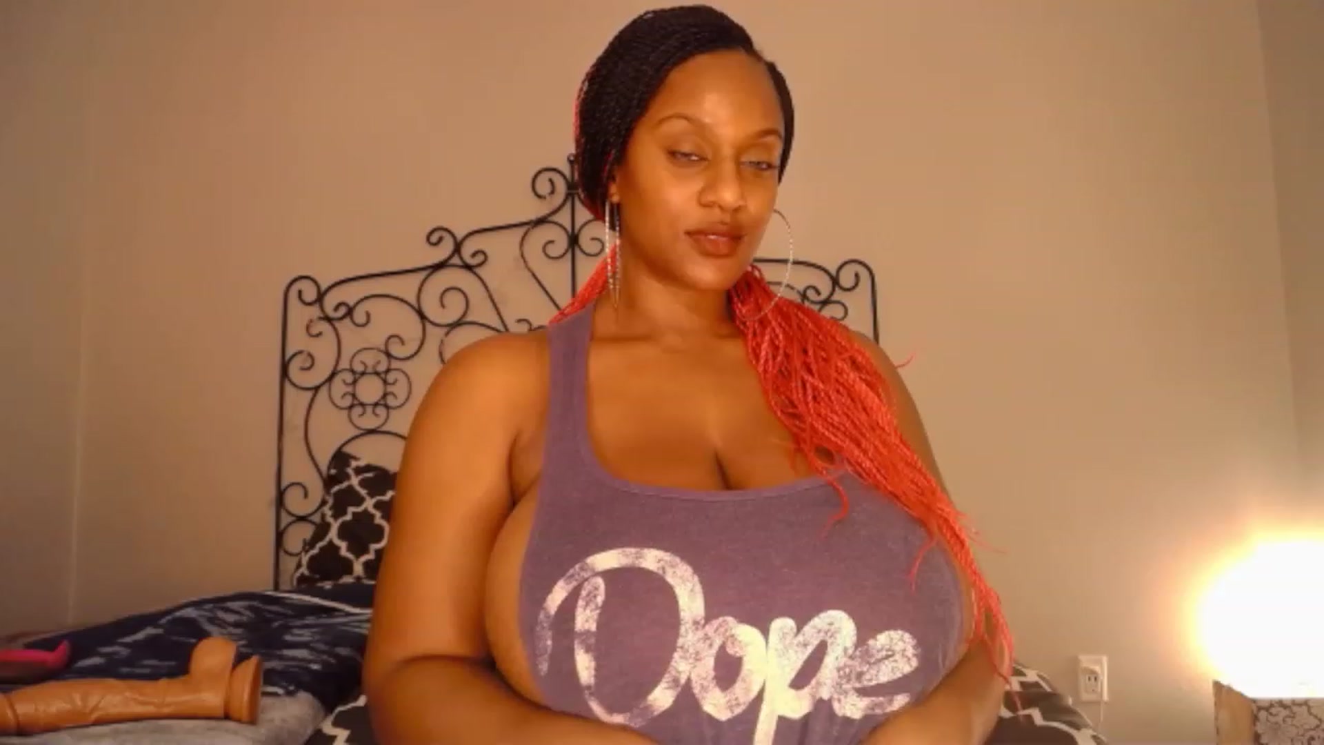 Gallery image thumbnail from TheIconicGirl's myfreecams stream on, 12/10/2022, 18:08 image 8 of 20