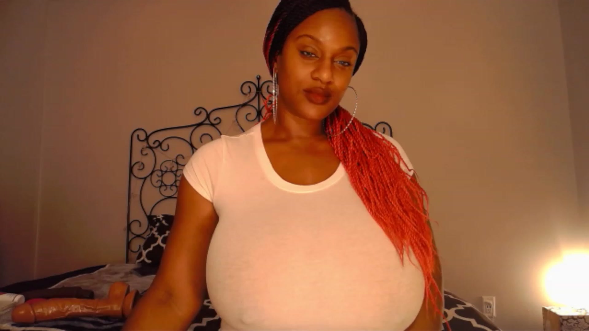 Gallery image thumbnail from TheIconicGirl's myfreecams stream on, 12/11/2022, 14:11 image 10 of 20