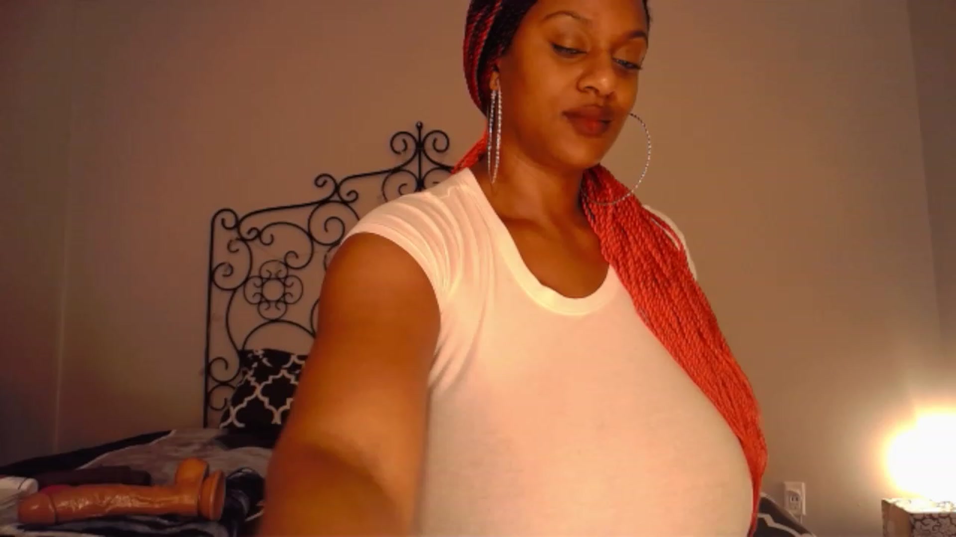 Gallery image thumbnail from TheIconicGirl's myfreecams stream on, 12/11/2022, 14:11 image 20 of 20