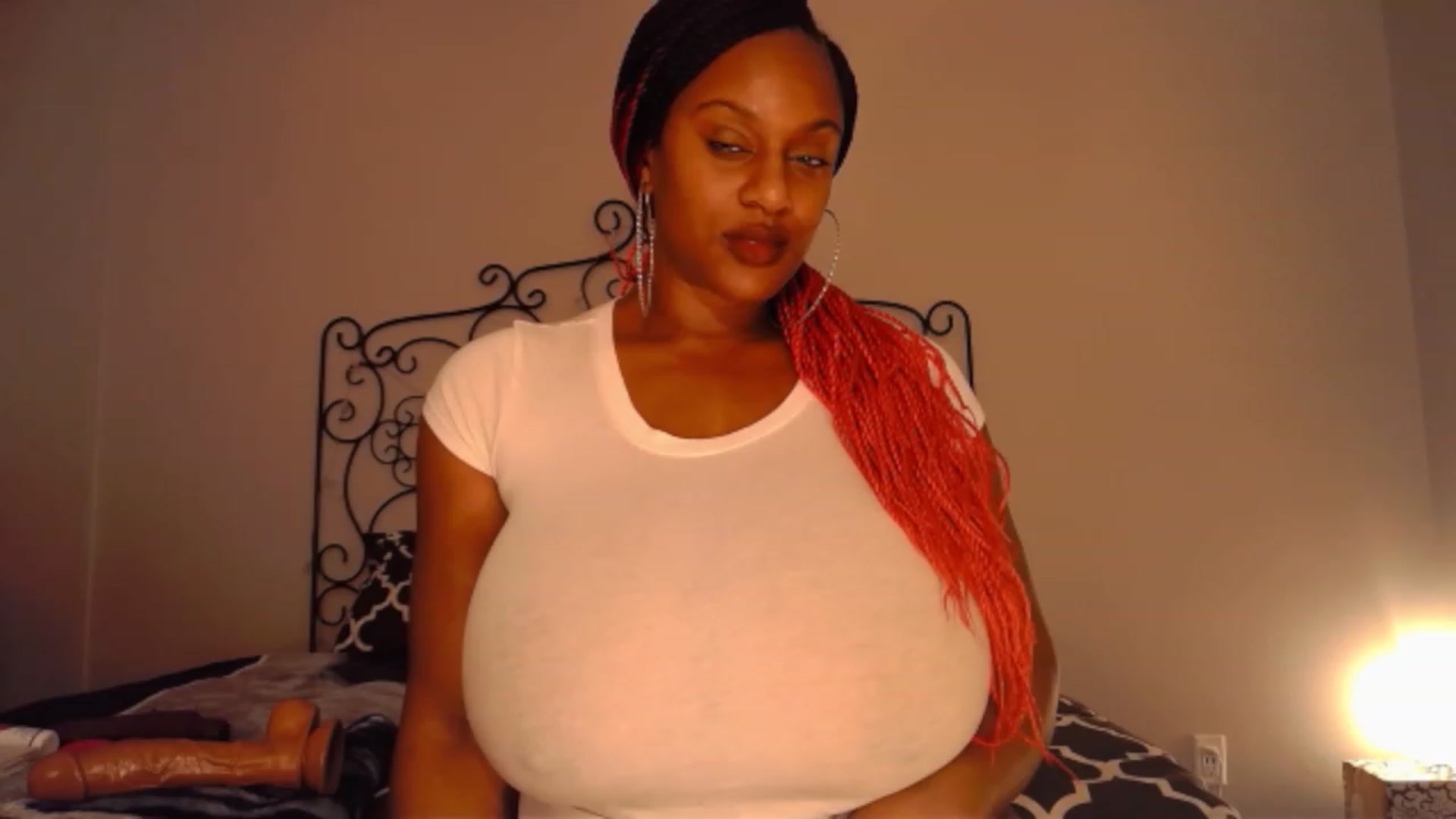 Gallery image thumbnail from TheIconicGirl's myfreecams stream on, 12/11/2022, 14:11 image 8 of 20