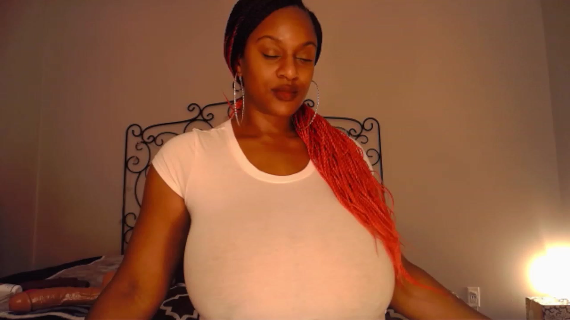 Gallery image thumbnail from TheIconicGirl's myfreecams stream on, 12/11/2022, 14:11 image 2 of 20