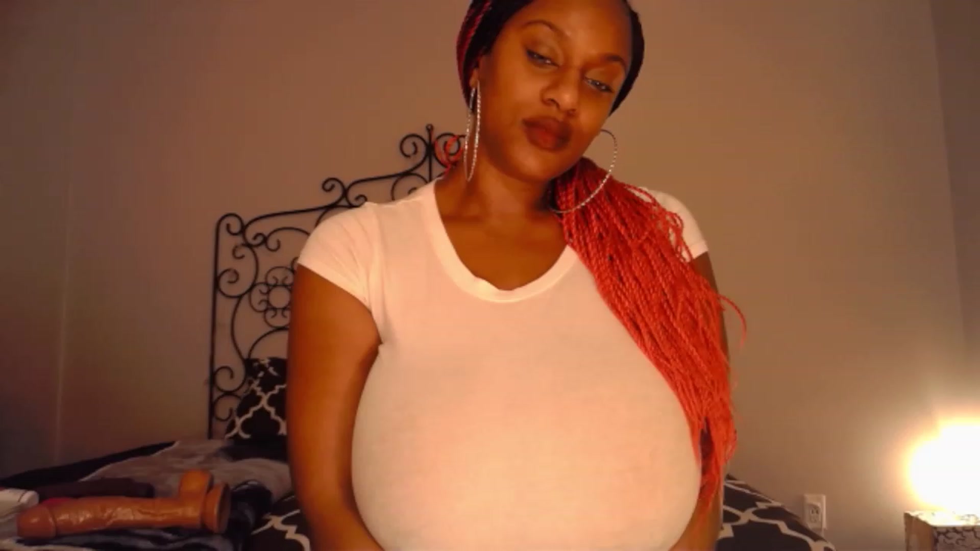 Gallery image thumbnail from TheIconicGirl's myfreecams stream on, 12/11/2022, 14:11 image 6 of 20