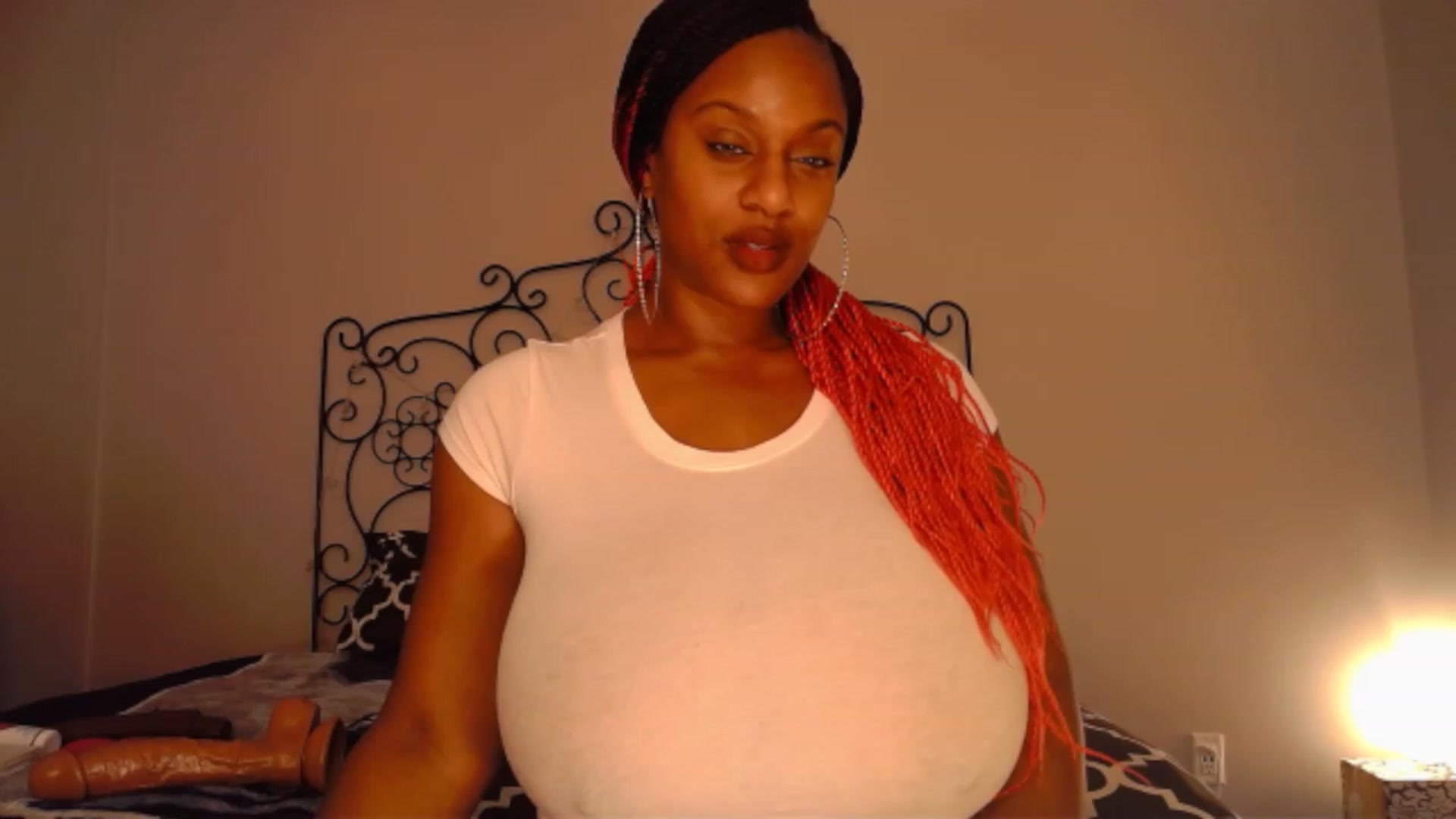 Gallery image thumbnail from TheIconicGirl's myfreecams stream on, 12/11/2022, 14:11 image 12 of 20