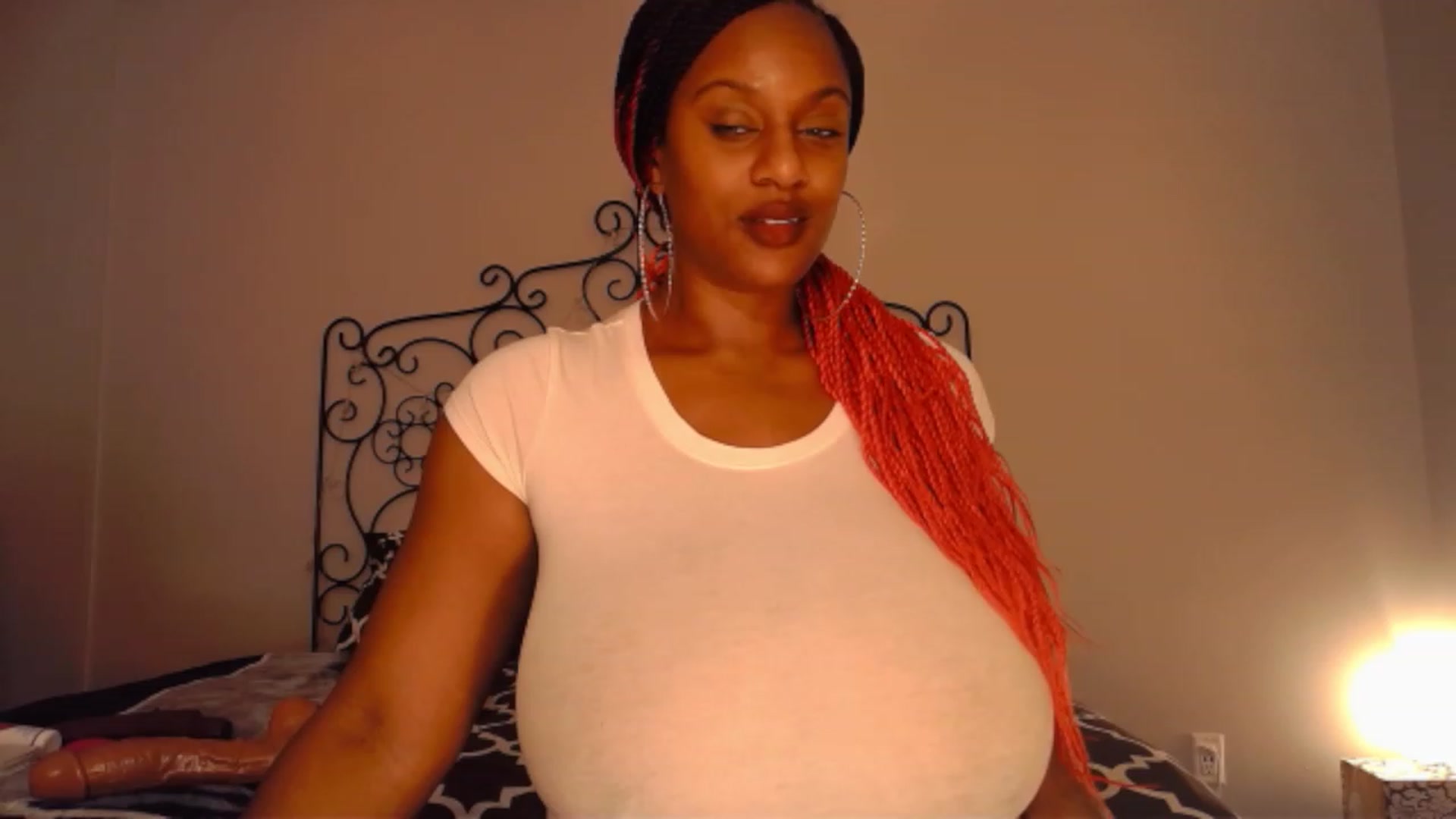 Gallery image thumbnail from TheIconicGirl's myfreecams stream on, 12/11/2022, 14:11 image 16 of 20