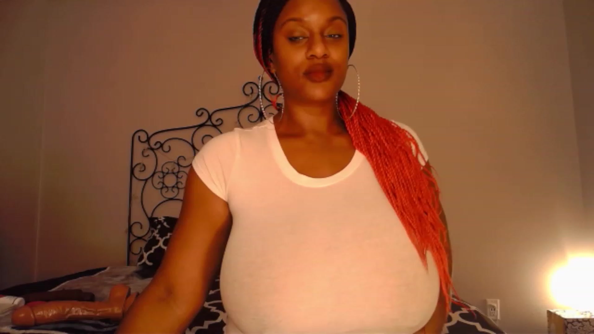 Gallery image thumbnail from TheIconicGirl's myfreecams stream on, 12/11/2022, 14:11 image 14 of 20