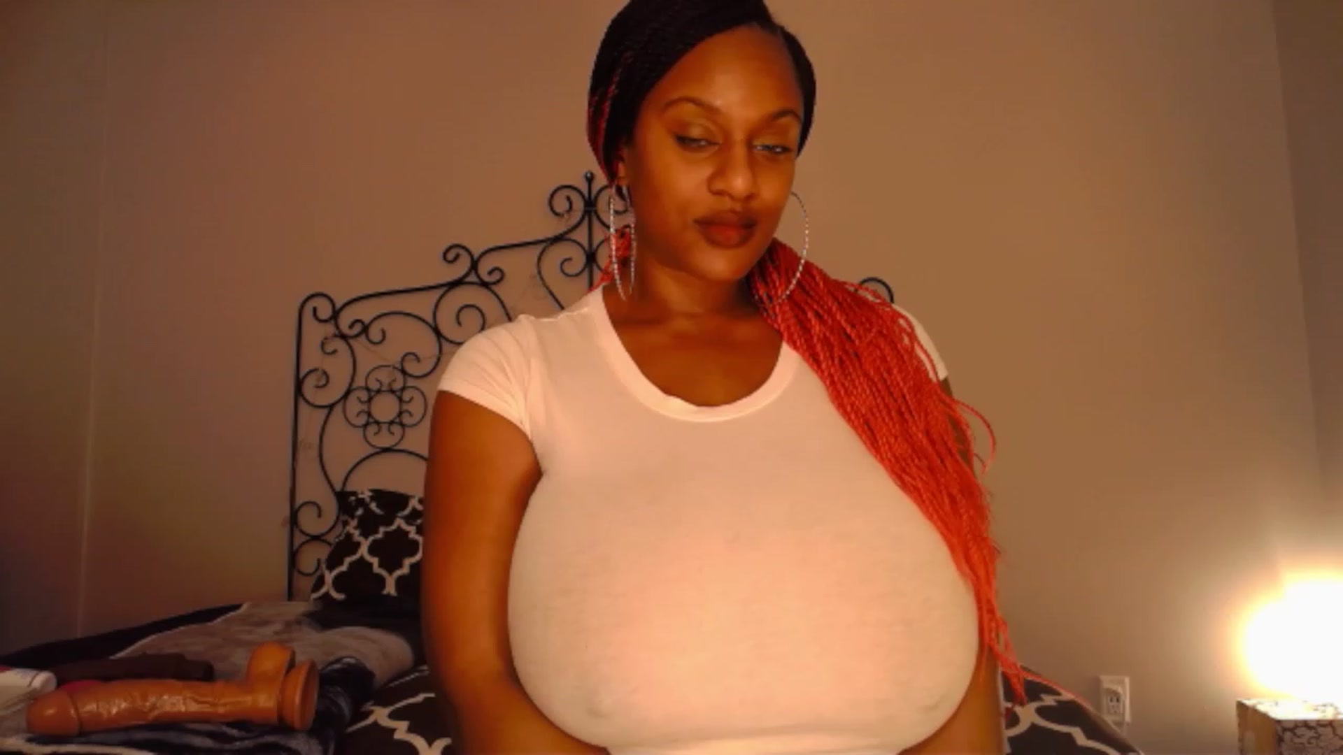 Gallery image thumbnail from TheIconicGirl's myfreecams stream on, 12/11/2022, 14:11 image 11 of 20