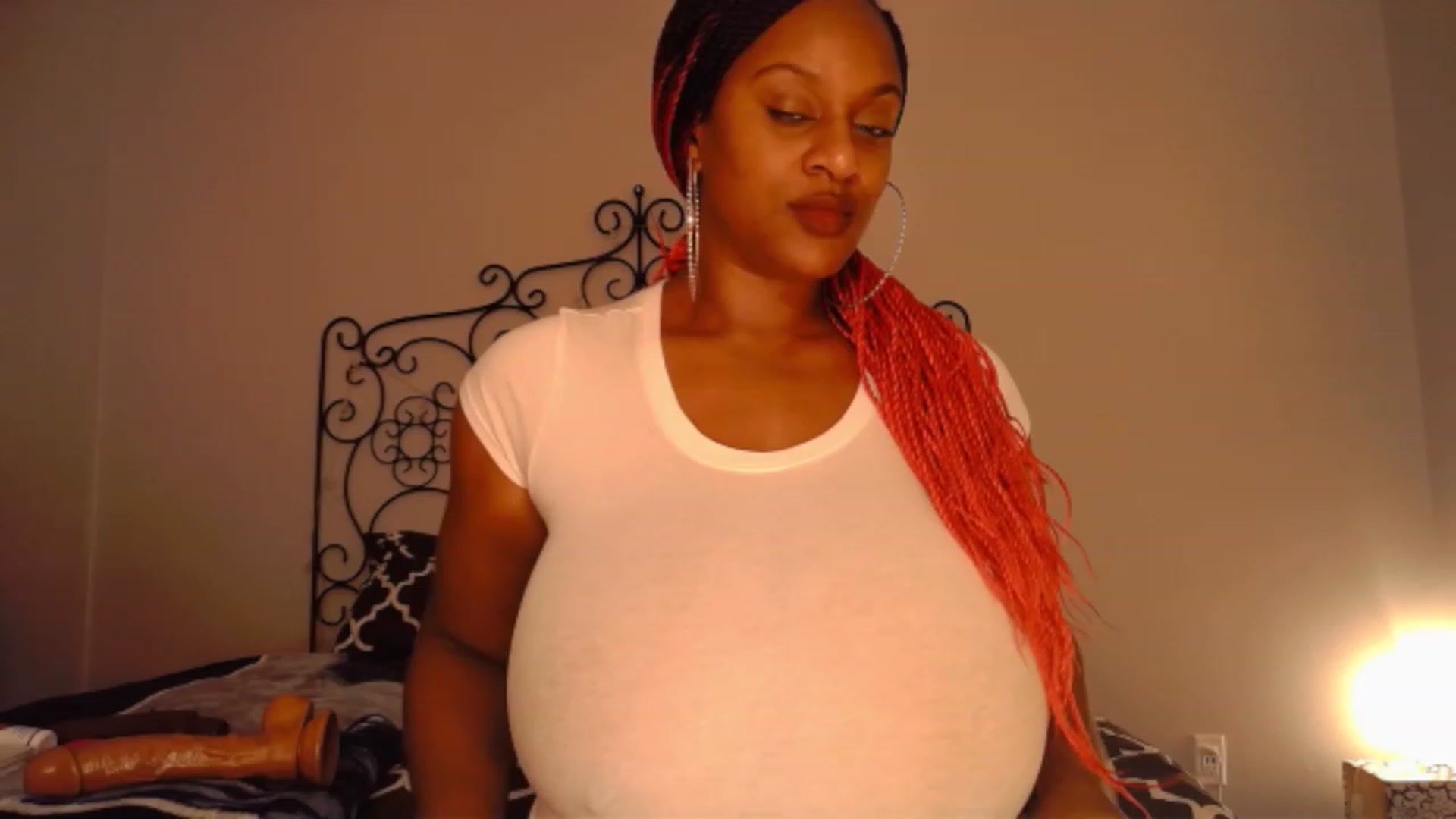 Gallery image thumbnail from TheIconicGirl's myfreecams stream on, 12/11/2022, 14:11 image 4 of 20