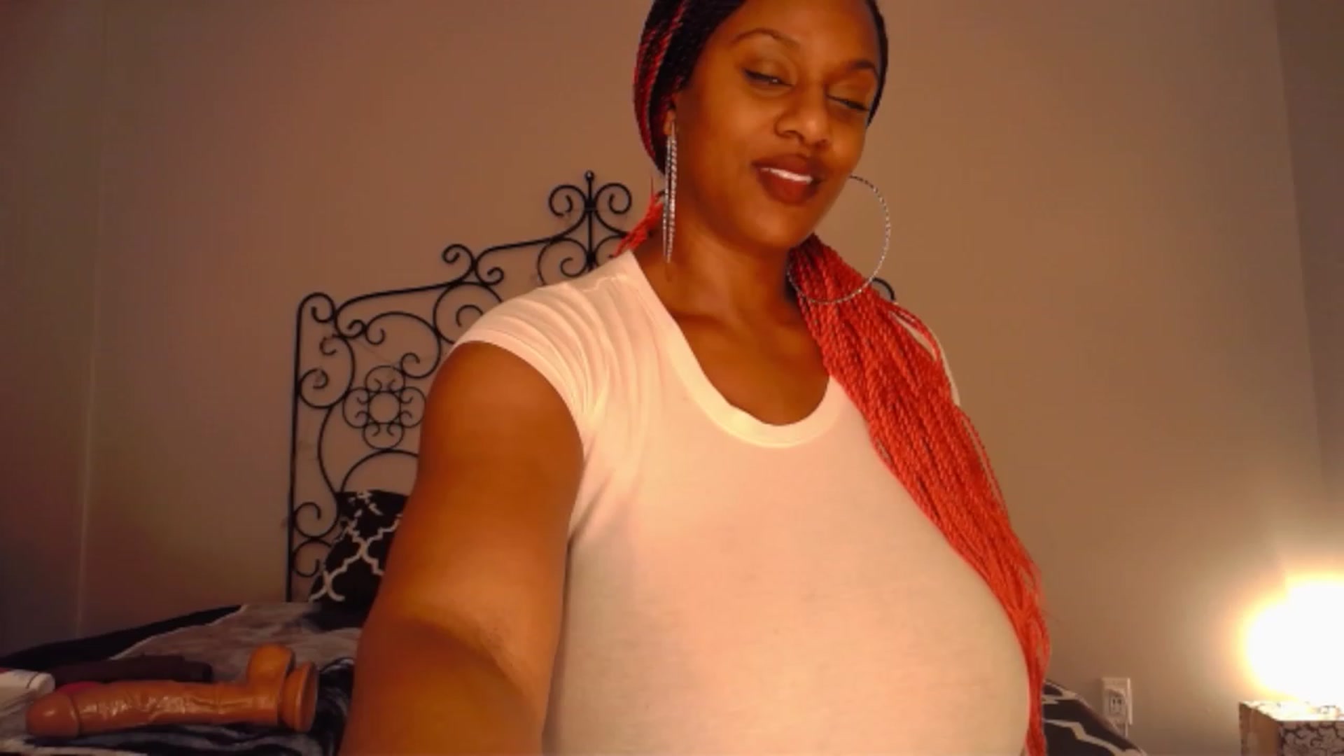 Gallery image thumbnail from TheIconicGirl's myfreecams stream on, 12/11/2022, 14:11 image 18 of 20
