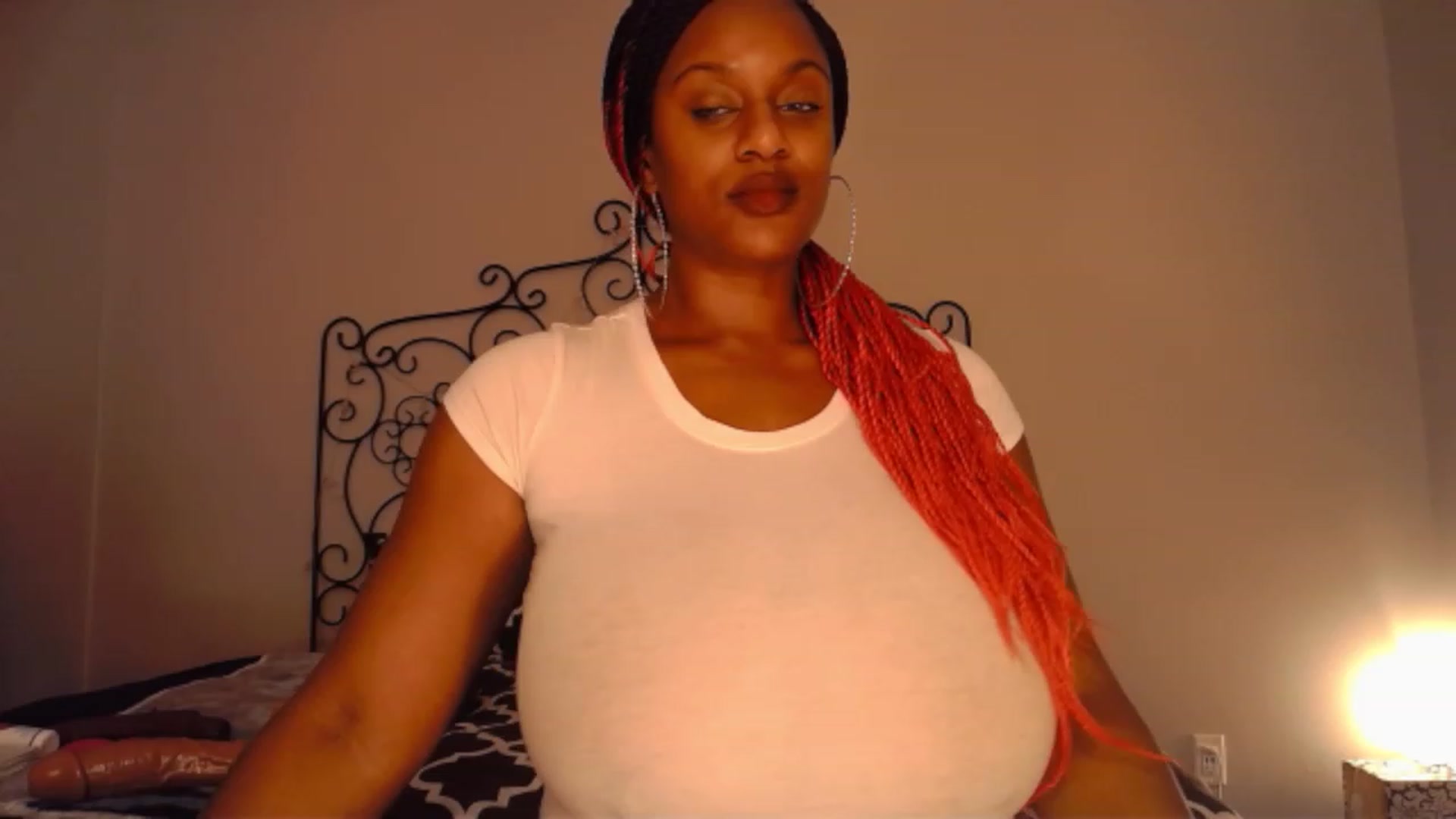 Gallery image thumbnail from TheIconicGirl's myfreecams stream on, 12/11/2022, 14:11 image 17 of 20