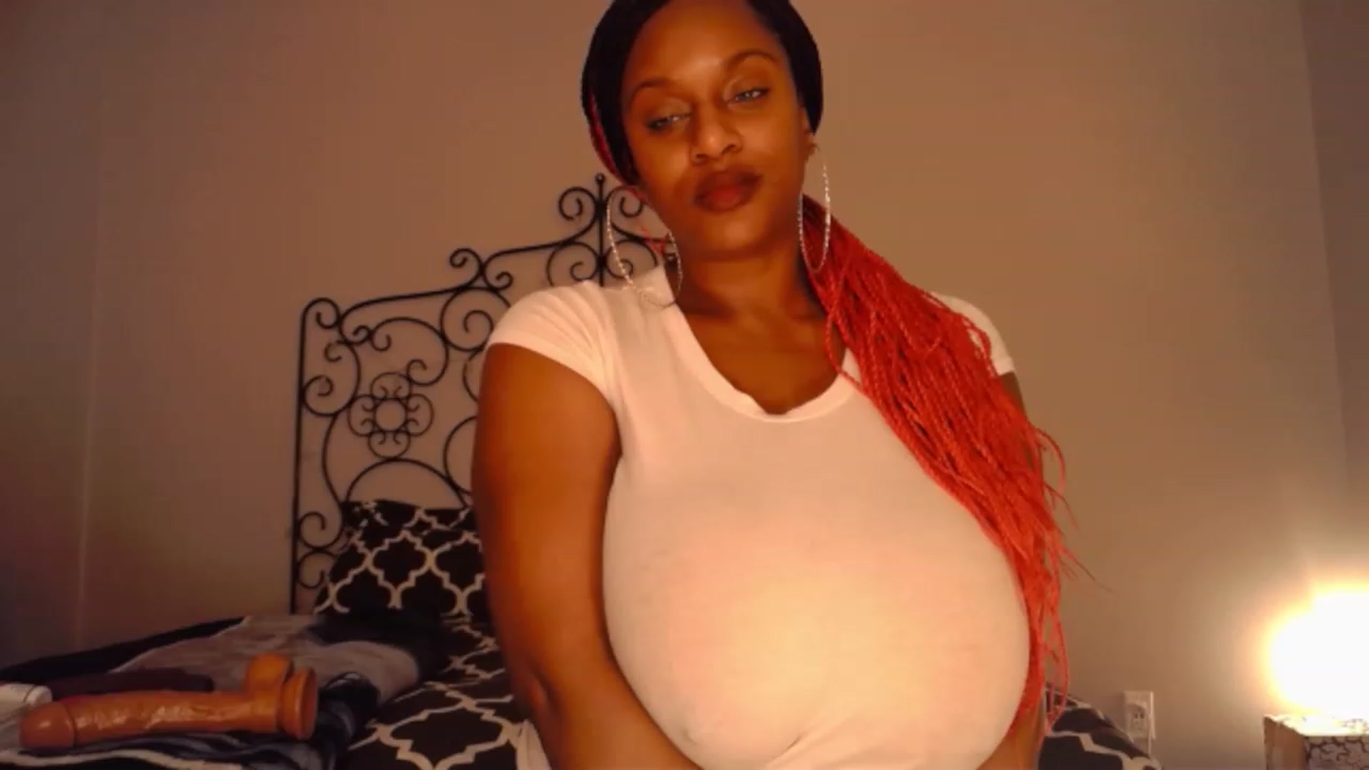 Gallery image thumbnail from TheIconicGirl's myfreecams stream on, 12/11/2022, 14:11 image 5 of 20