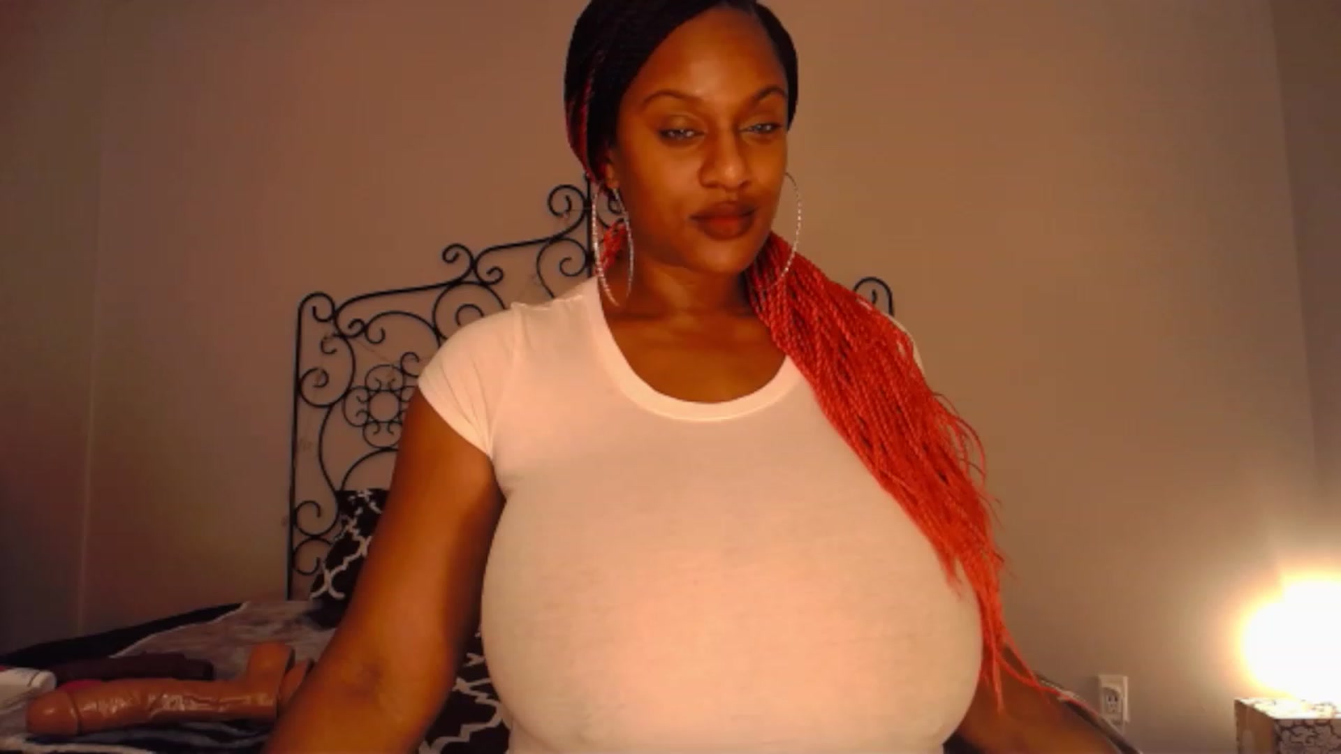 Gallery image thumbnail from TheIconicGirl's myfreecams stream on, 12/11/2022, 14:11 image 13 of 20