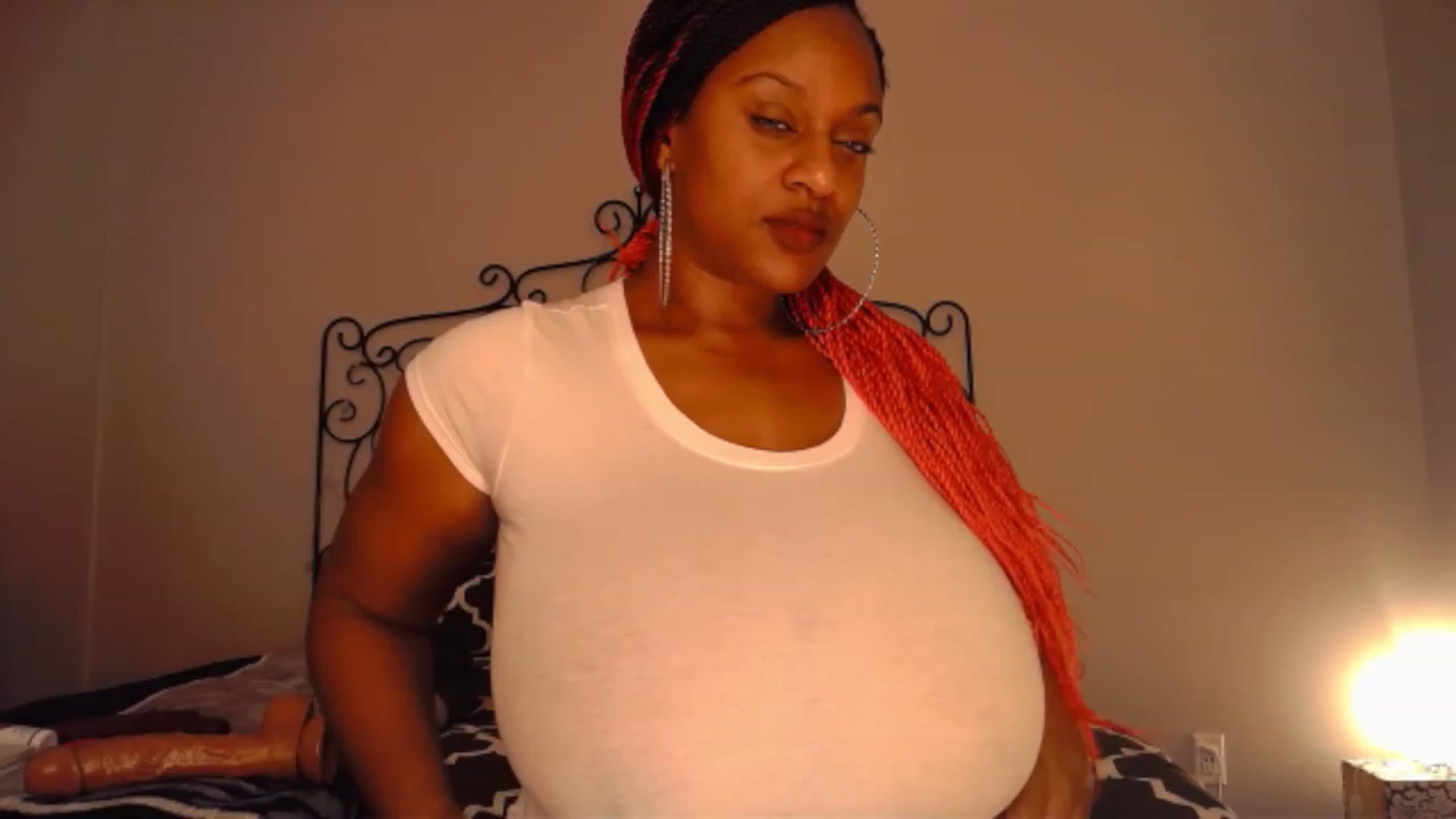Gallery image thumbnail from TheIconicGirl's myfreecams stream on, 12/11/2022, 14:11 image 1 of 20