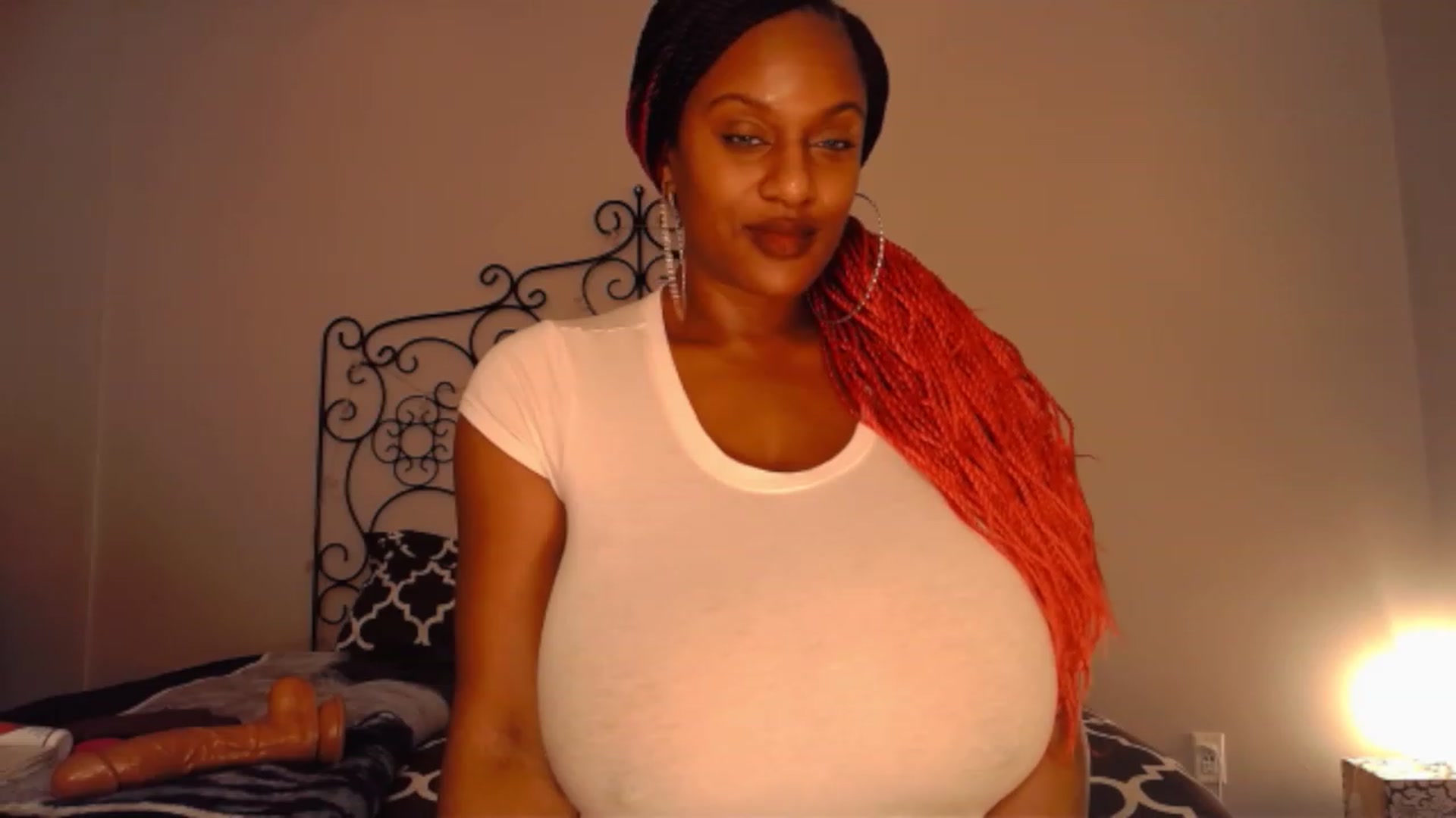 Gallery image thumbnail from TheIconicGirl's myfreecams stream on, 12/11/2022, 15:27 image 13 of 20