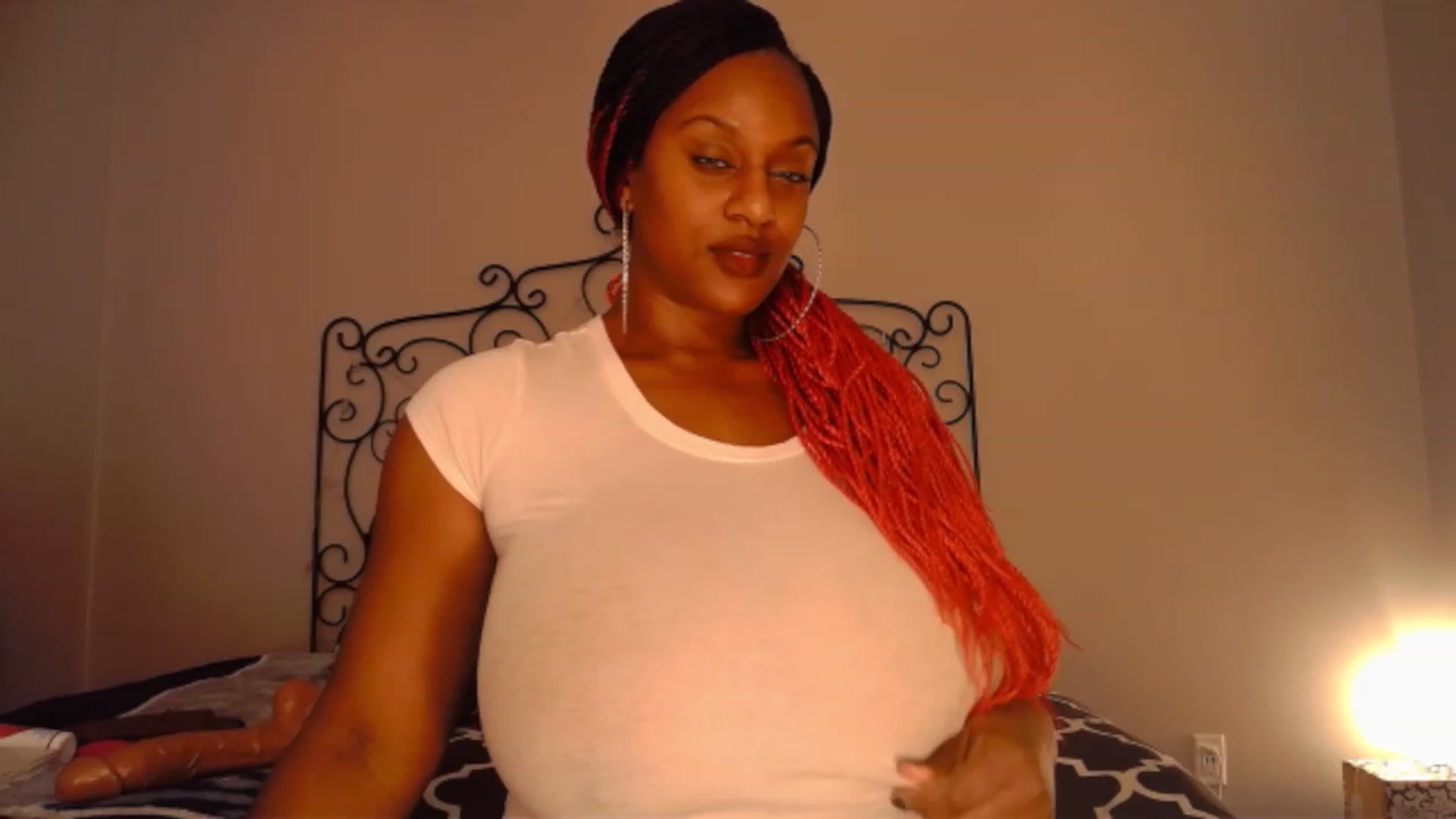 Gallery image thumbnail from TheIconicGirl's myfreecams stream on, 12/11/2022, 15:27 image 19 of 20