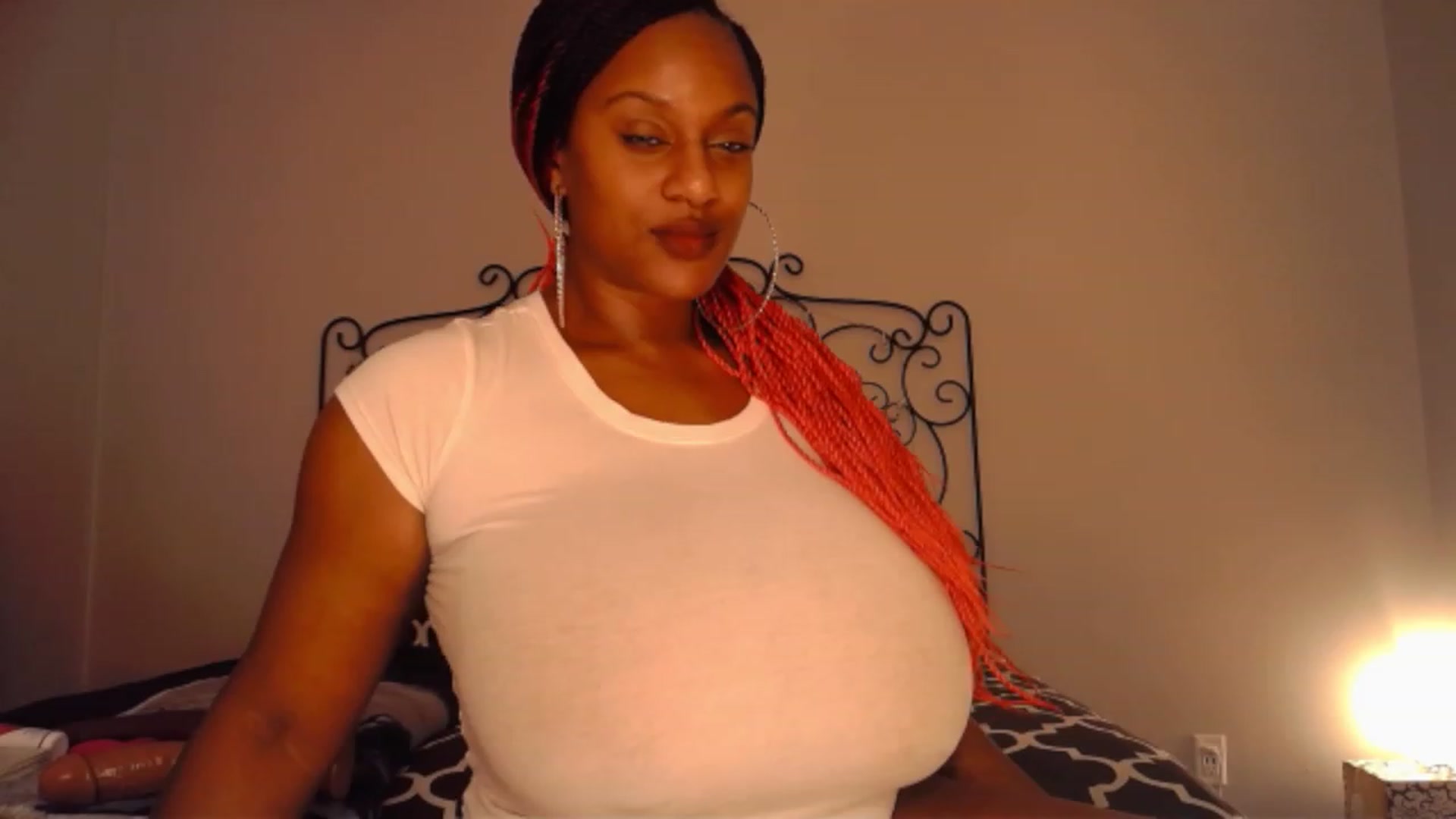 Gallery image thumbnail from TheIconicGirl's myfreecams stream on, 12/11/2022, 15:27 image 6 of 20