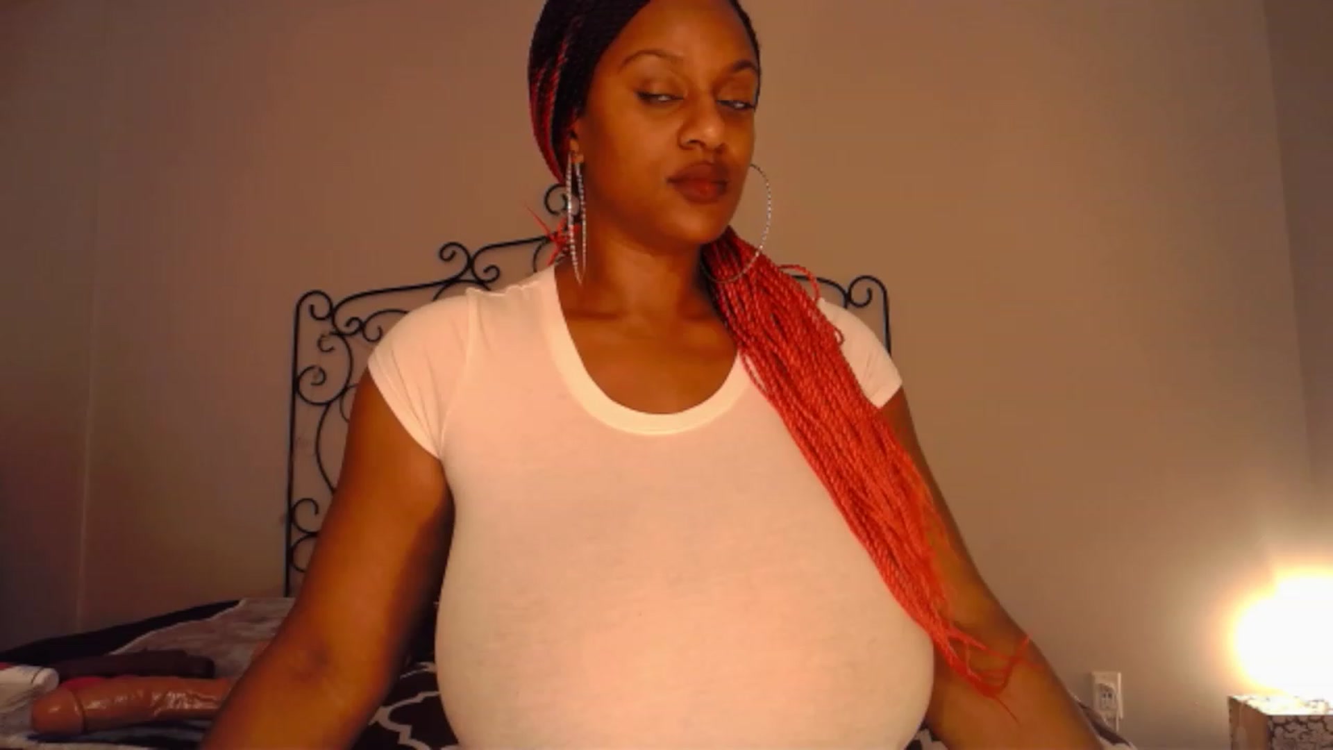 Gallery image thumbnail from TheIconicGirl's myfreecams stream on, 12/11/2022, 15:27 image 1 of 20