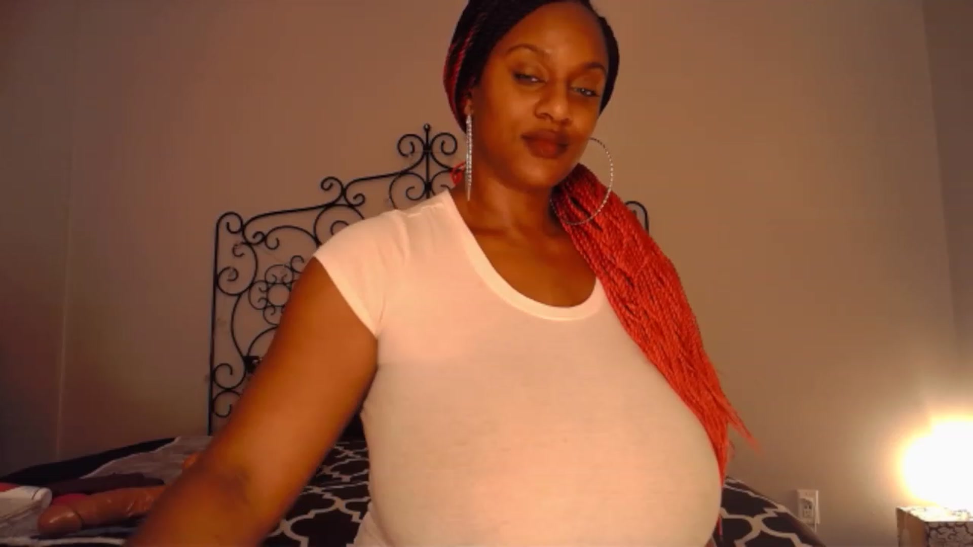 Gallery image thumbnail from TheIconicGirl's myfreecams stream on, 12/11/2022, 15:27 image 17 of 20