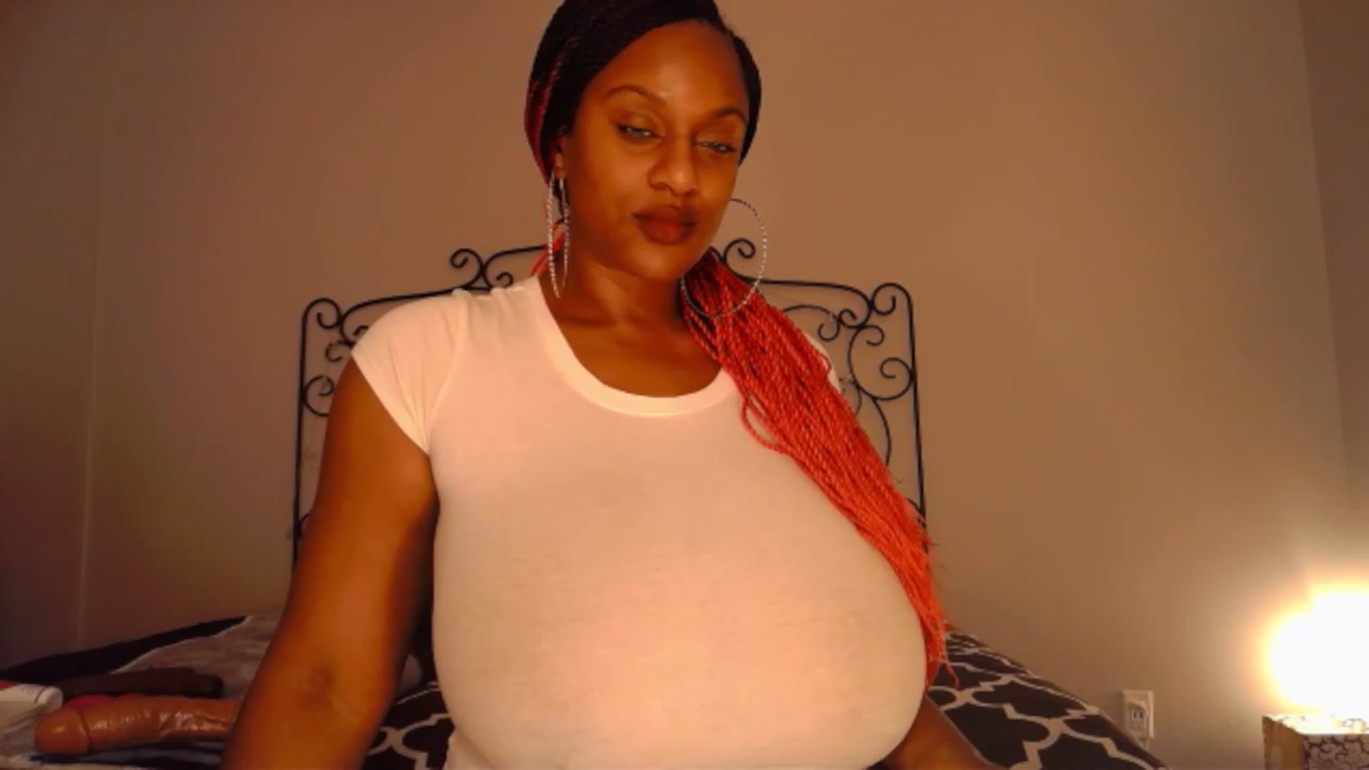 Gallery image thumbnail from TheIconicGirl's myfreecams stream on, 12/11/2022, 15:27 image 4 of 20