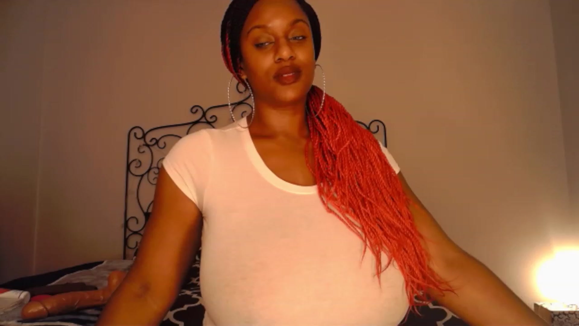 Gallery image thumbnail from TheIconicGirl's myfreecams stream on, 12/11/2022, 15:27 image 15 of 20