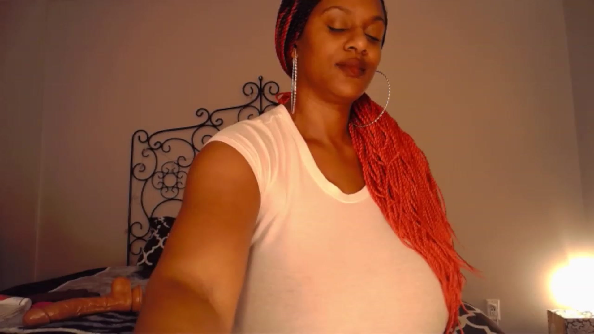 Gallery image thumbnail from TheIconicGirl's myfreecams stream on, 12/11/2022, 15:27 image 18 of 20