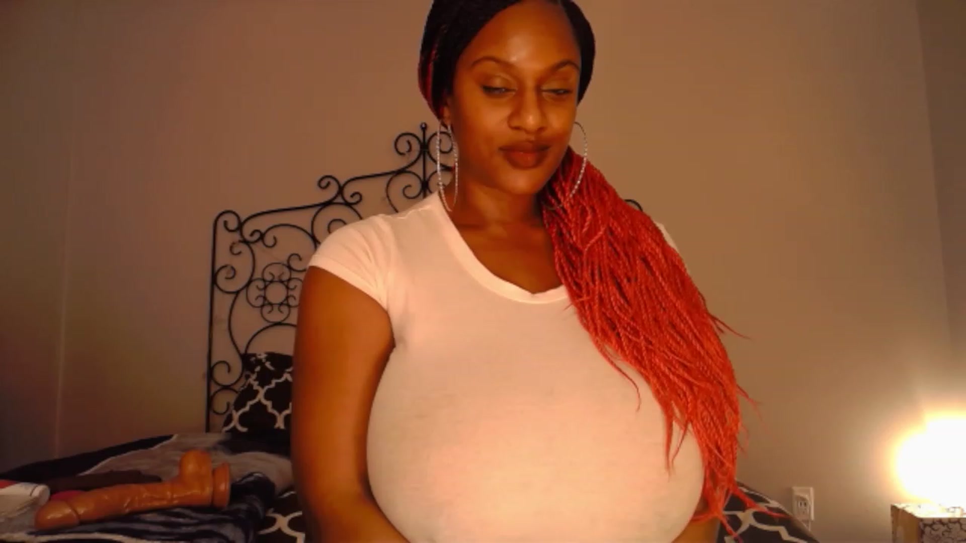 Gallery image thumbnail from TheIconicGirl's myfreecams stream on, 12/11/2022, 15:27 image 16 of 20