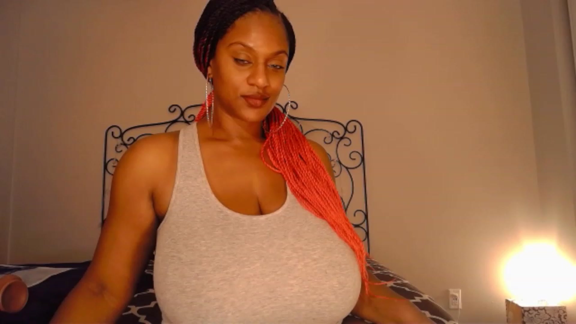 Gallery image thumbnail from TheIconicGirl's myfreecams stream on, 12/15/2022, 13:56 image 17 of 20