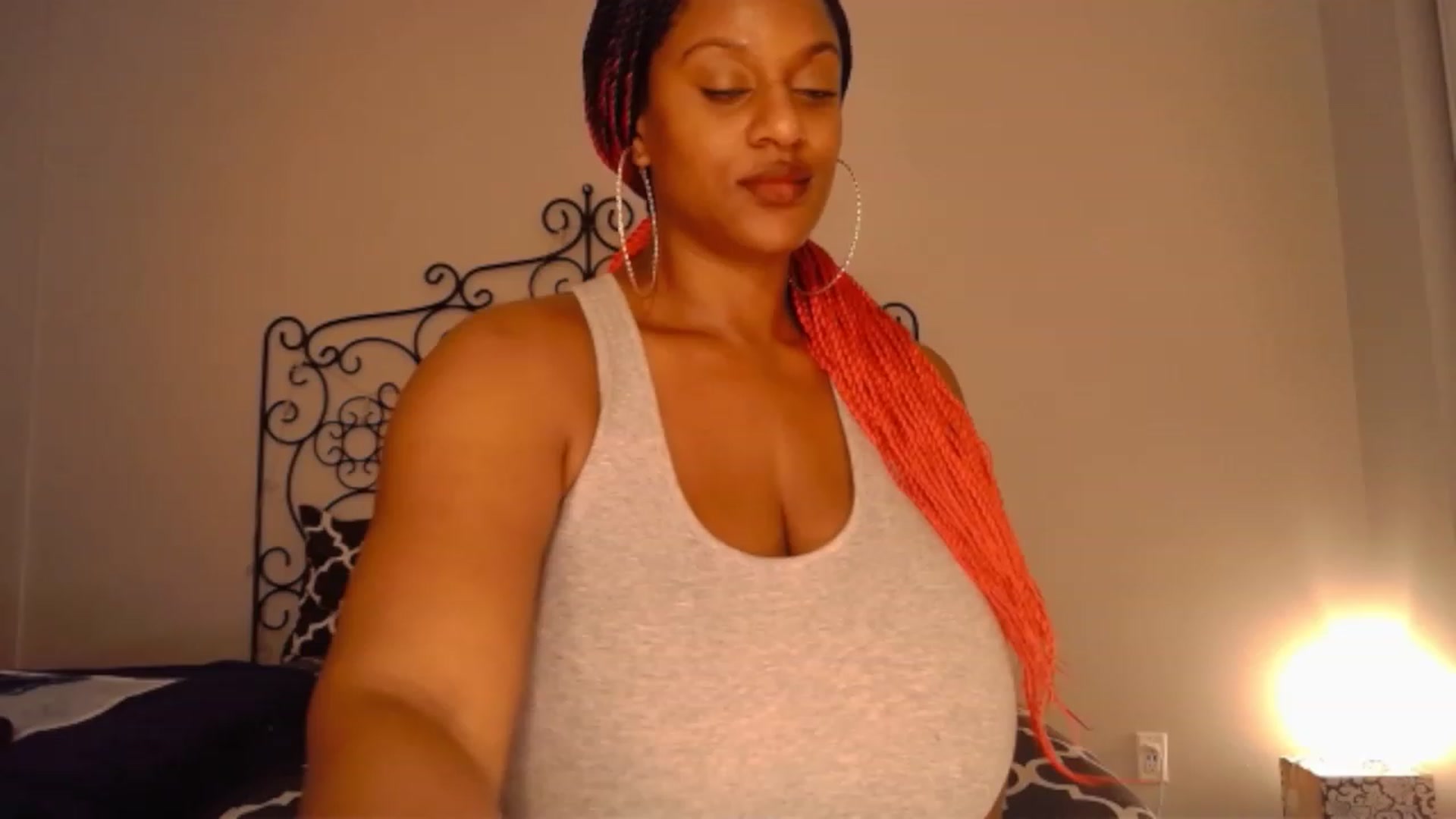 Gallery image thumbnail from TheIconicGirl's myfreecams stream on, 12/15/2022, 13:56 image 5 of 20