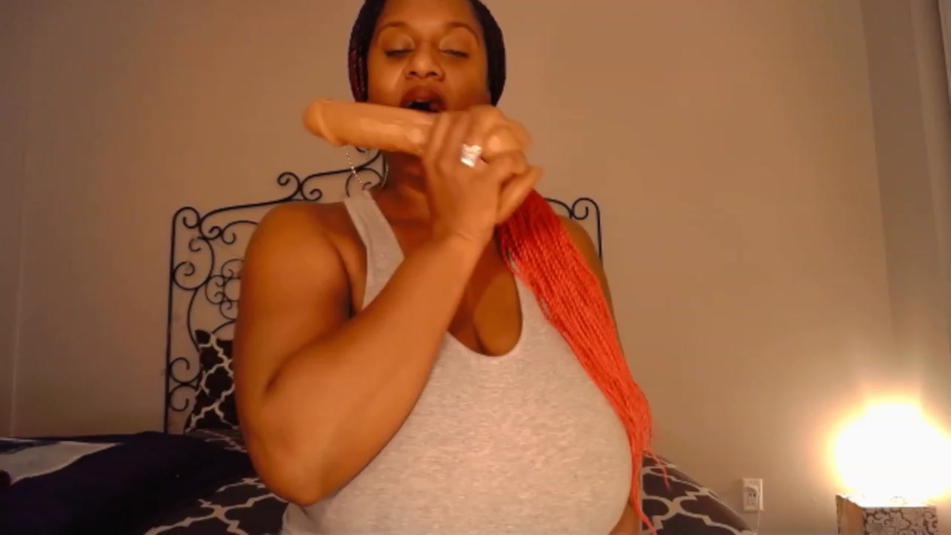Gallery image thumbnail from TheIconicGirl's myfreecams stream on, 12/15/2022, 13:56 image 6 of 20