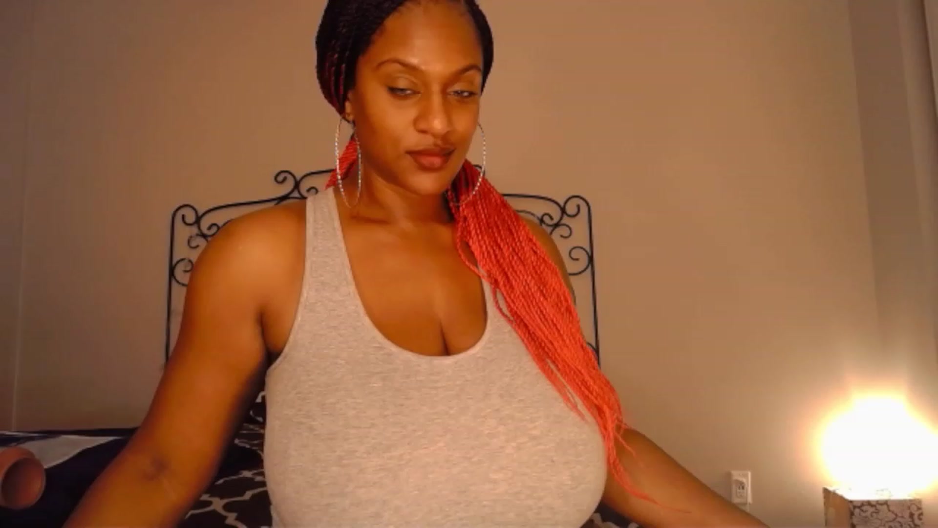 Gallery image thumbnail from TheIconicGirl's myfreecams stream on, 12/15/2022, 13:56 image 8 of 20