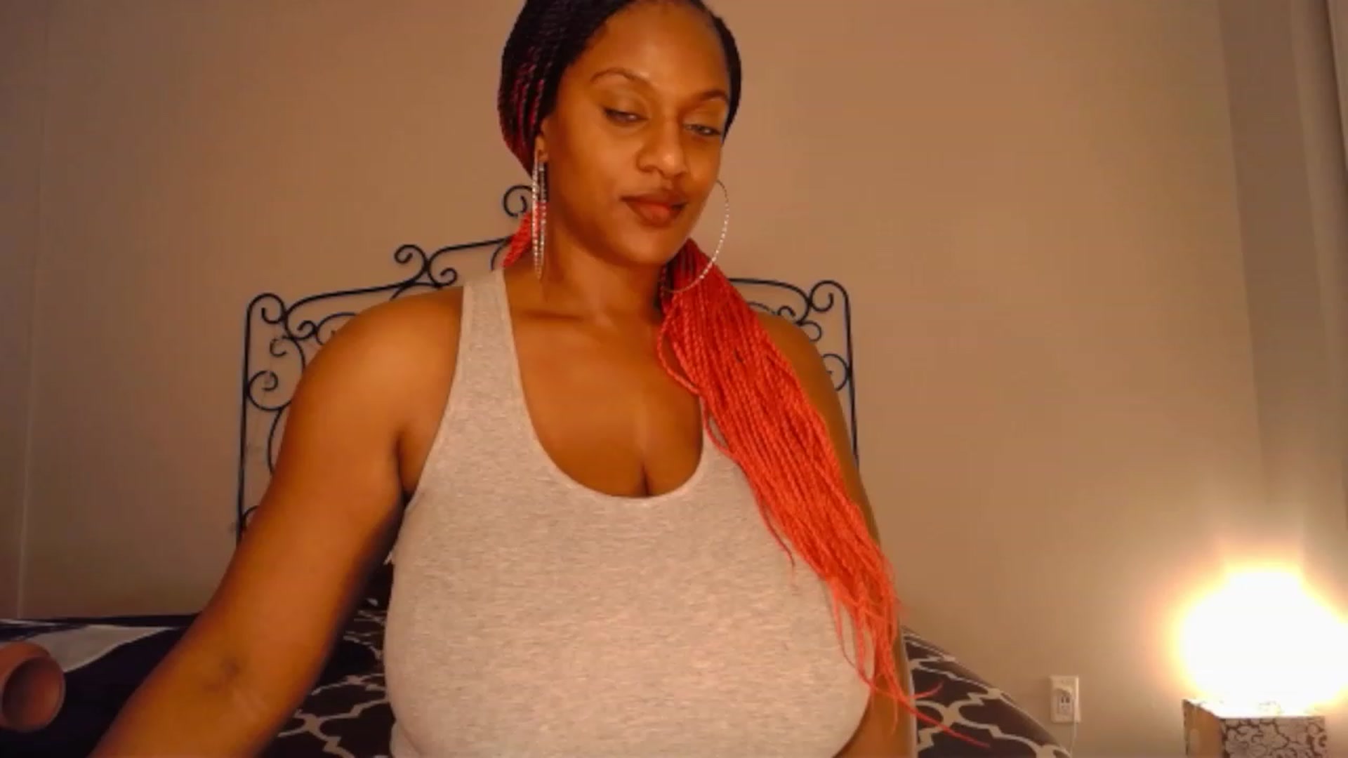 Gallery image thumbnail from TheIconicGirl's myfreecams stream on, 12/15/2022, 13:56 image 13 of 20