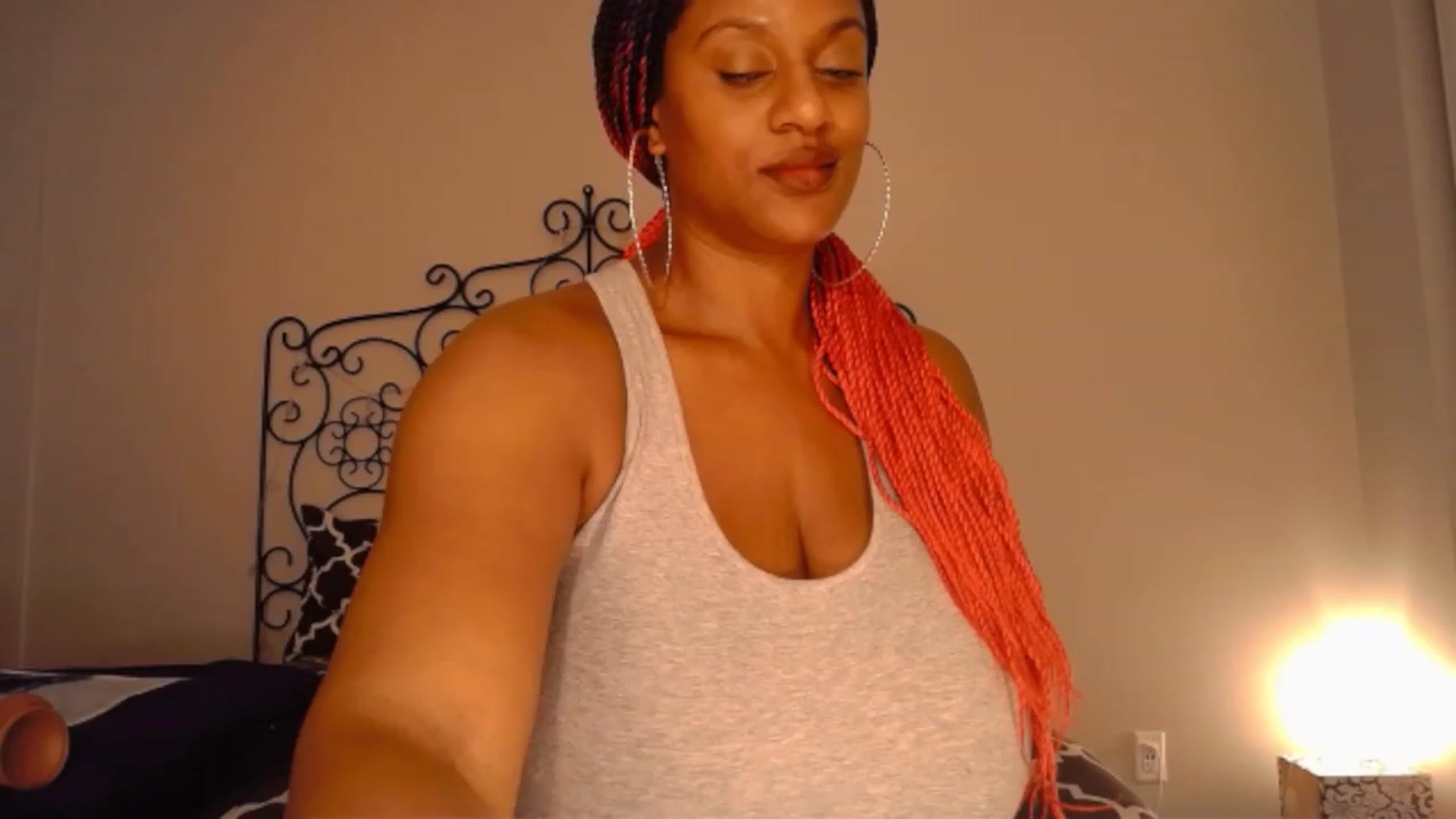 Gallery image thumbnail from TheIconicGirl's myfreecams stream on, 12/15/2022, 13:56 image 12 of 20