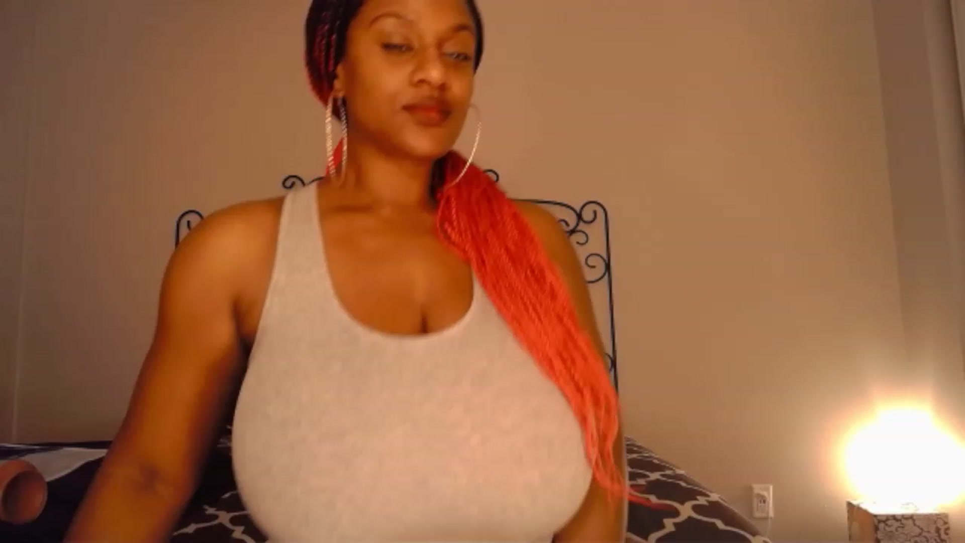 Gallery image thumbnail from TheIconicGirl's myfreecams stream on, 12/15/2022, 13:56 image 14 of 20