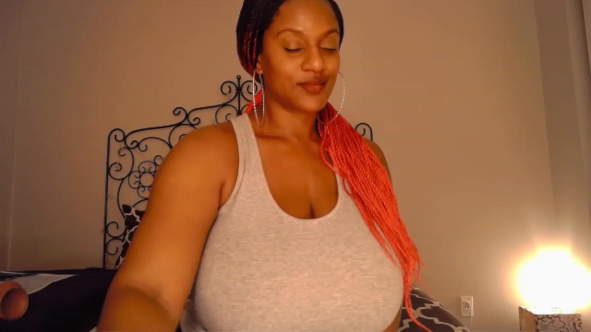 Gallery image thumbnail from TheIconicGirl's myfreecams stream on, 12/15/2022, 13:56 image 10 of 20
