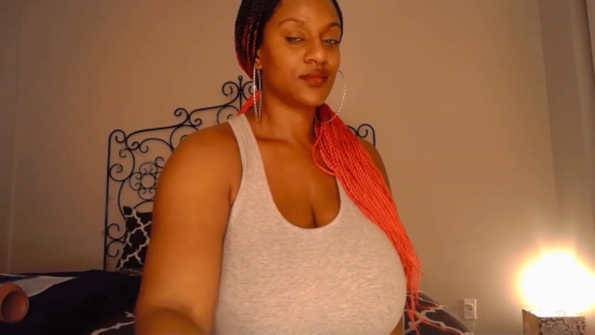 Gallery image thumbnail from TheIconicGirl's myfreecams stream on, 12/15/2022, 13:56 image 16 of 20