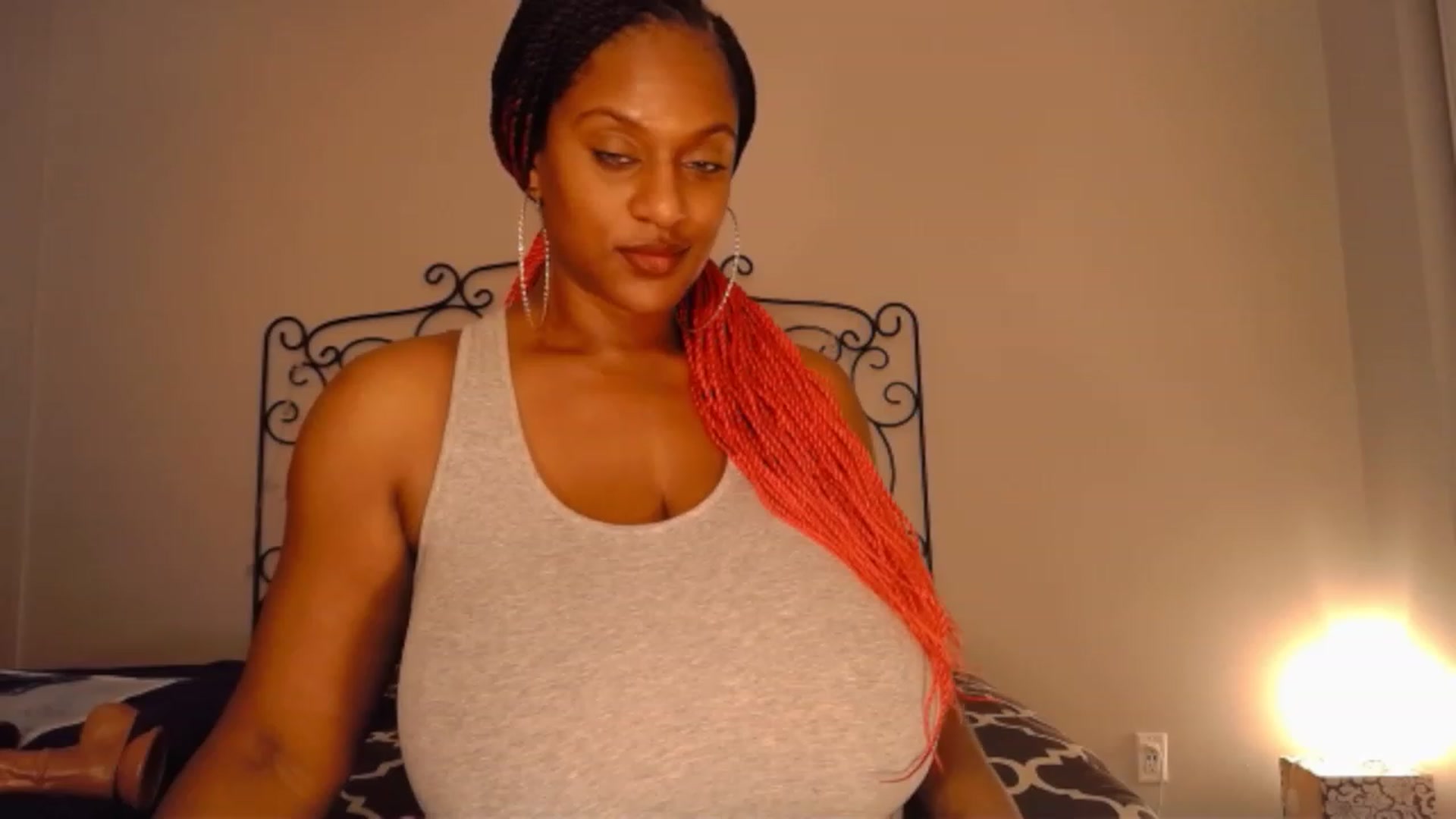 Gallery image thumbnail from TheIconicGirl's myfreecams stream on, 12/15/2022, 14:23 image 10 of 20